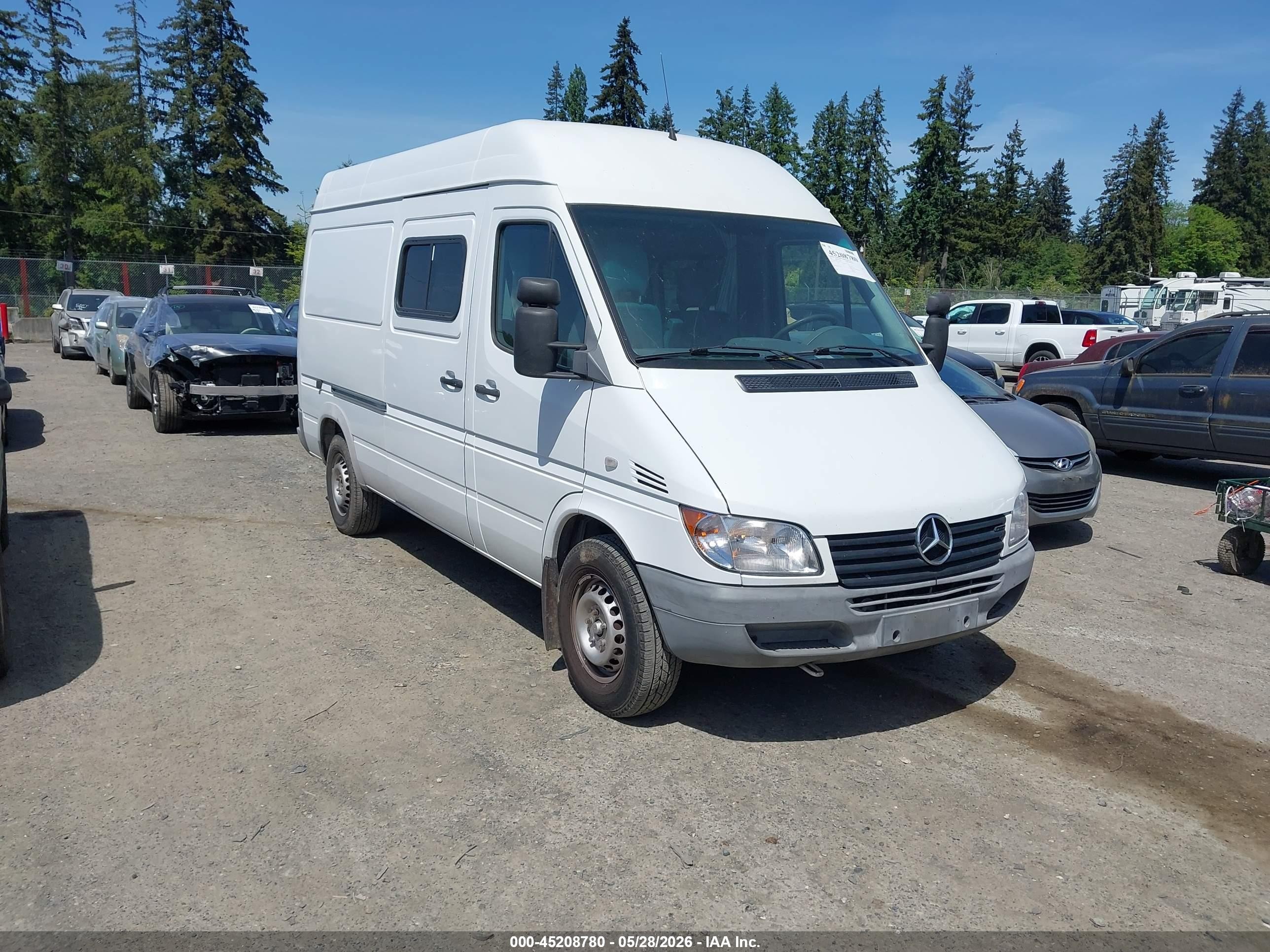2003 Dodge Sprinter, VIN WD2YD642035466216 — Бок