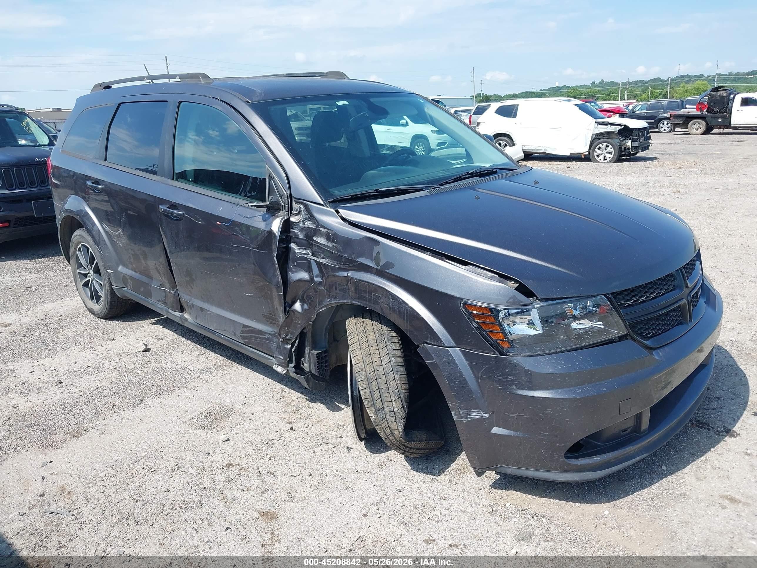 2018 Dodge Journey SE, VIN 3C4PDCAB7JT385694 — Side