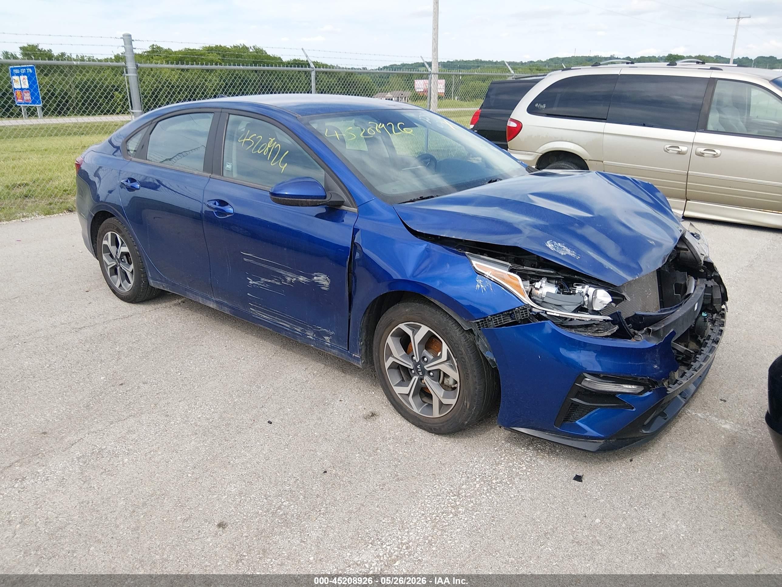 2021 Kia Forte LXS, VIN 3KPF24AD8ME385365 — Front end