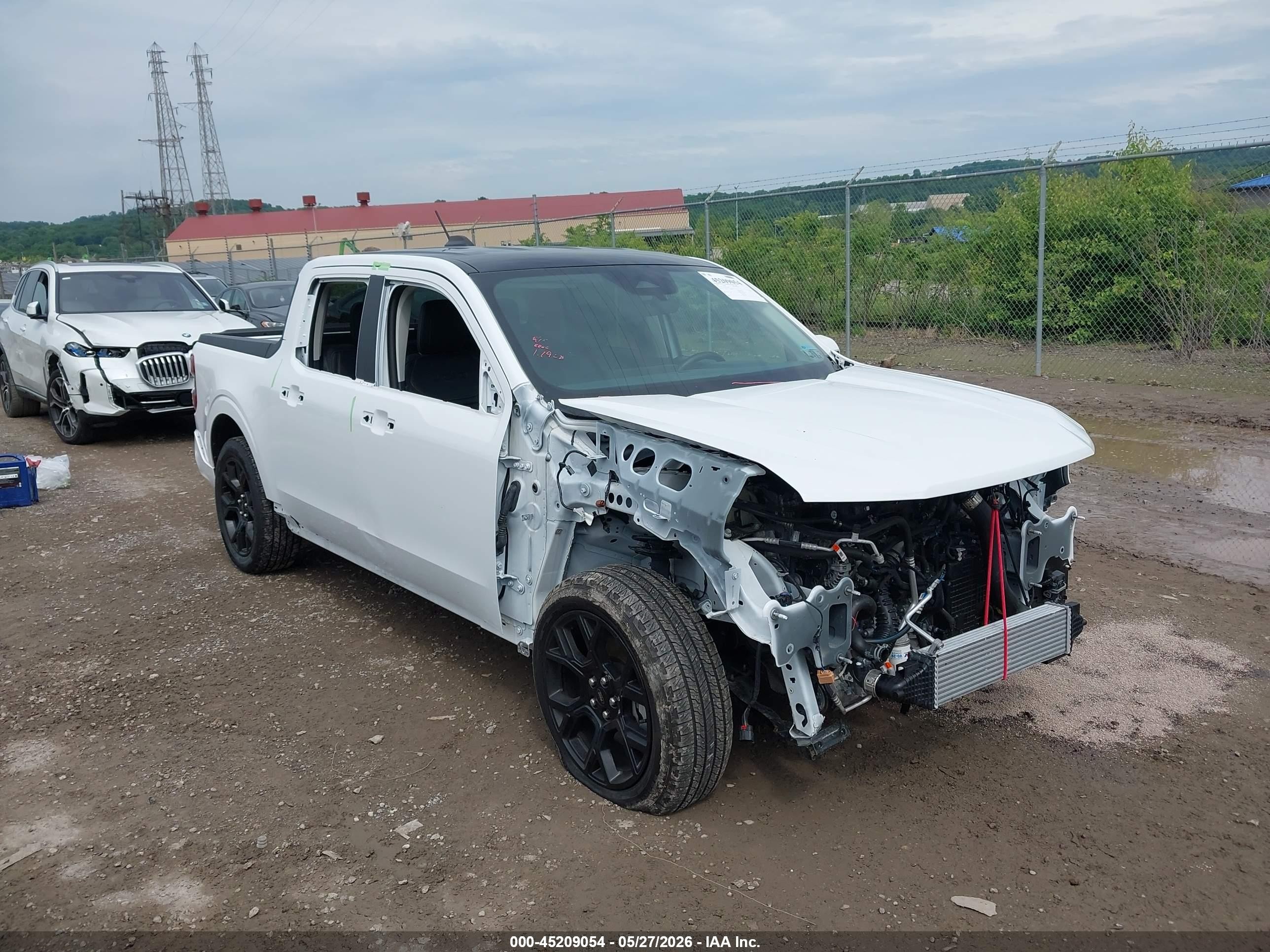 2025 Ford Maverick Lobo Standard, VIN 3FTCW8TA7SRA77109 — Front end