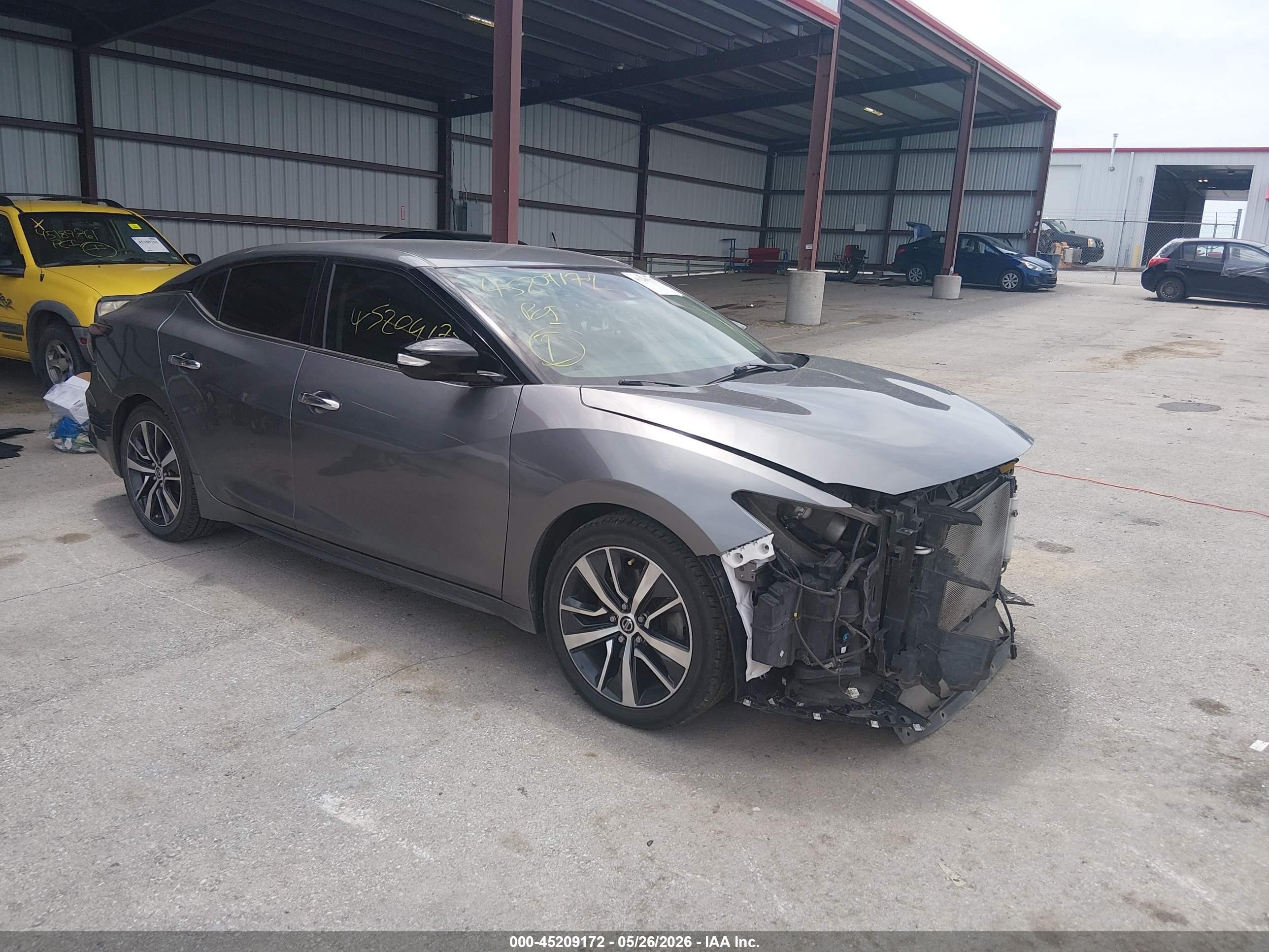 2020 Nissan Maxima SV, VIN 1N4AA6CV7LC364324 — Front end