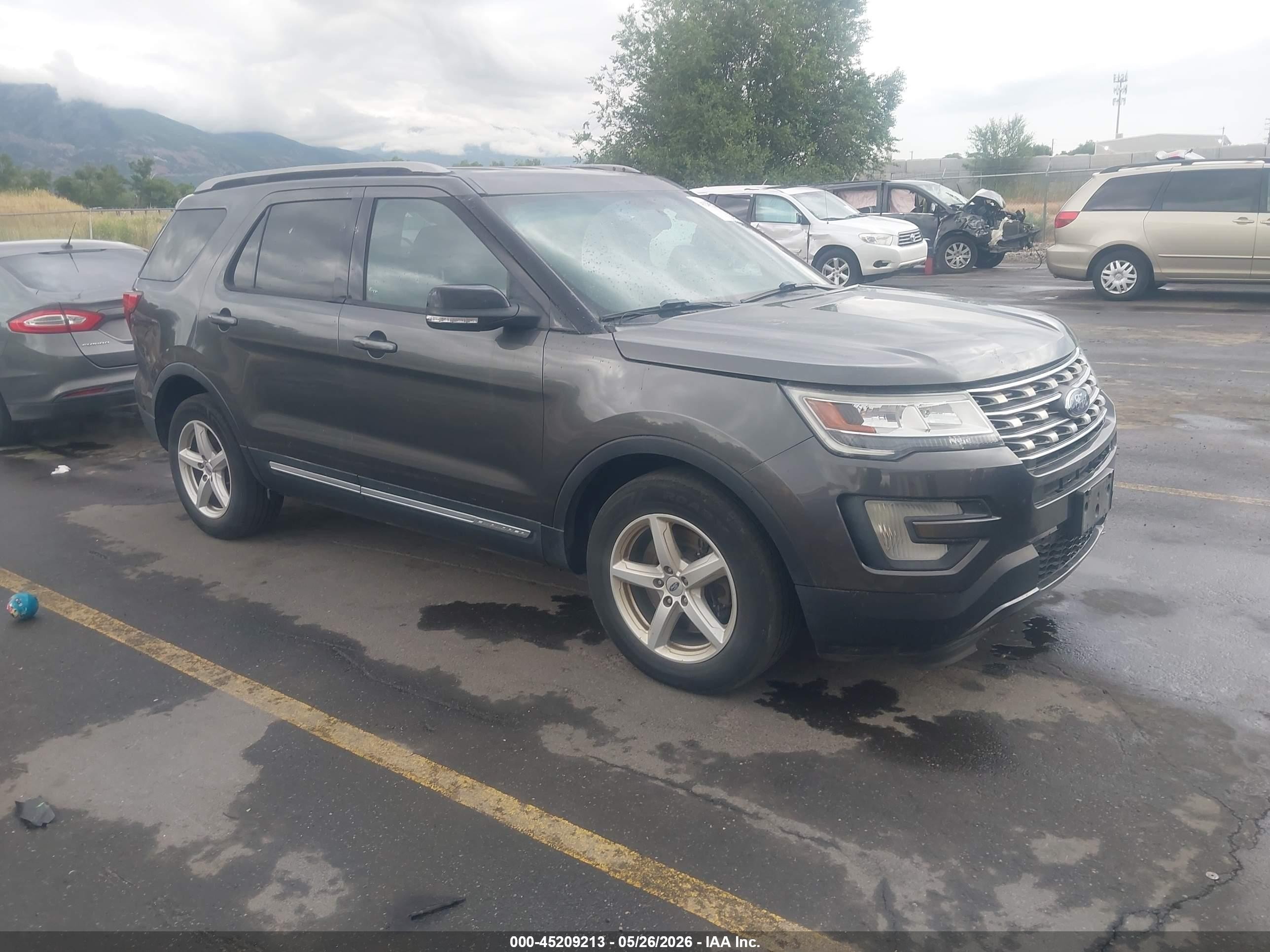 2016 Ford Explorer XLT, VIN 1FM5K7D80GGD03057 — Фото с аукциона 1 of 5