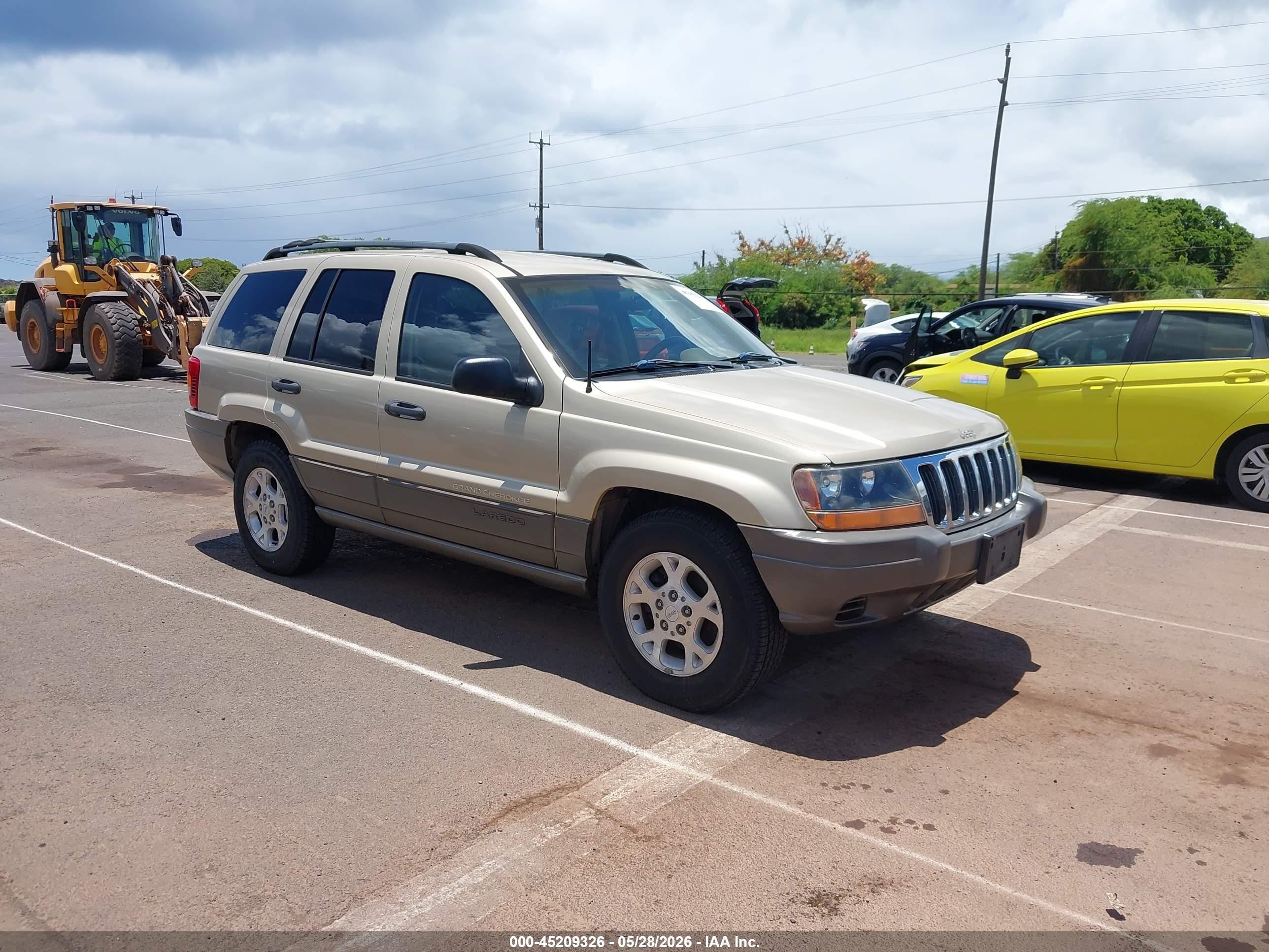 2000 Jeep Grand Cherokee Laredo, VIN 1J4G248S4YC360754 — Normal wear