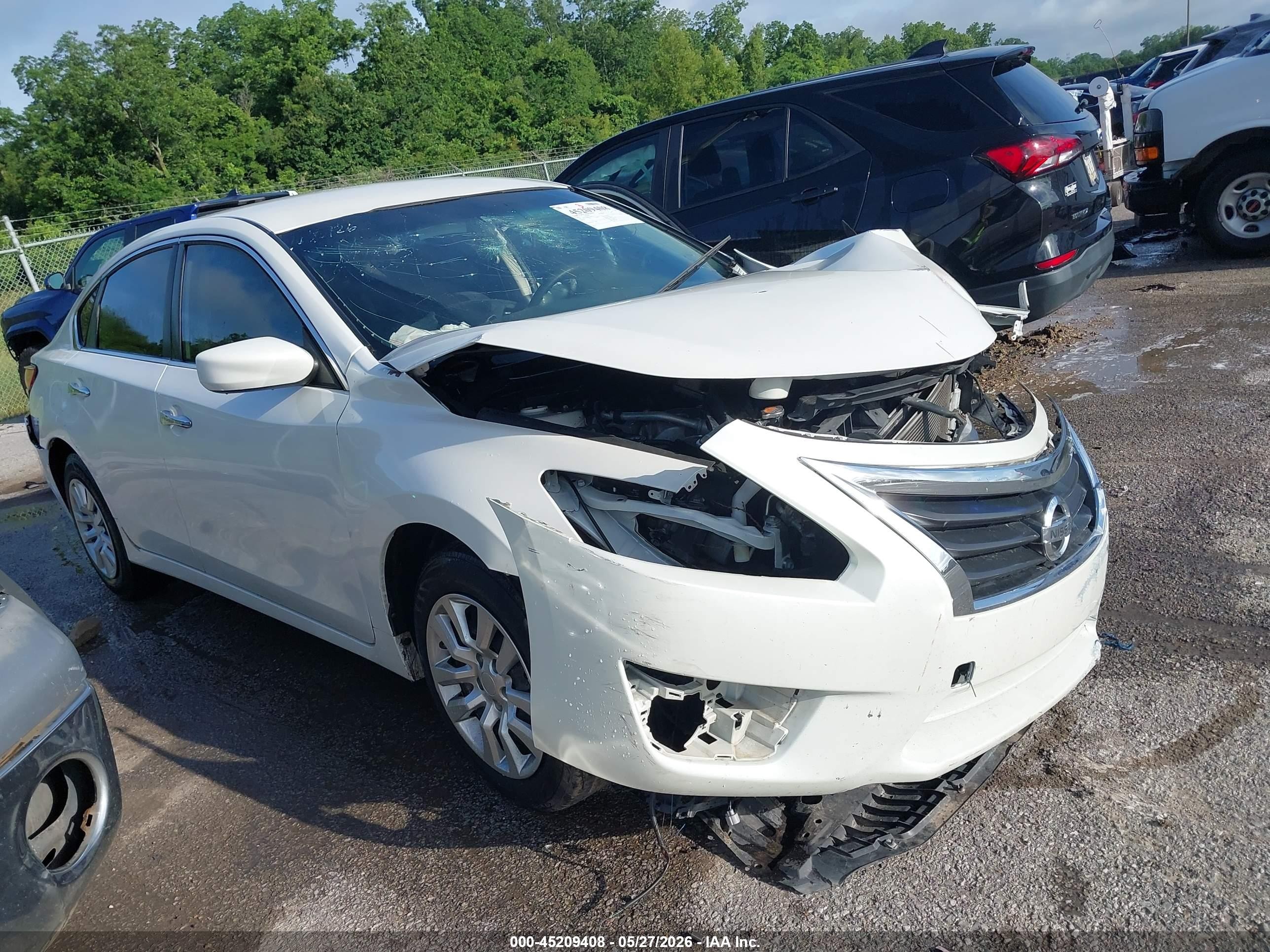 2014 Nissan Altima S, VIN 1N4AL3AP8EC408475 — Front end