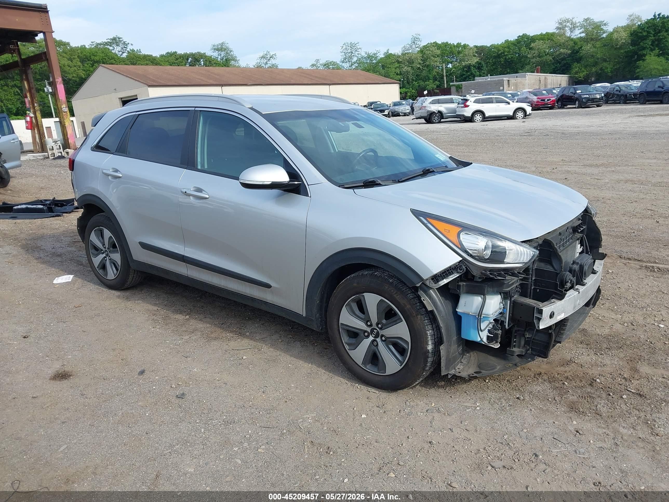 2018 Kia Niro EX, VIN KNDCC3LC2J5176077 — Front end