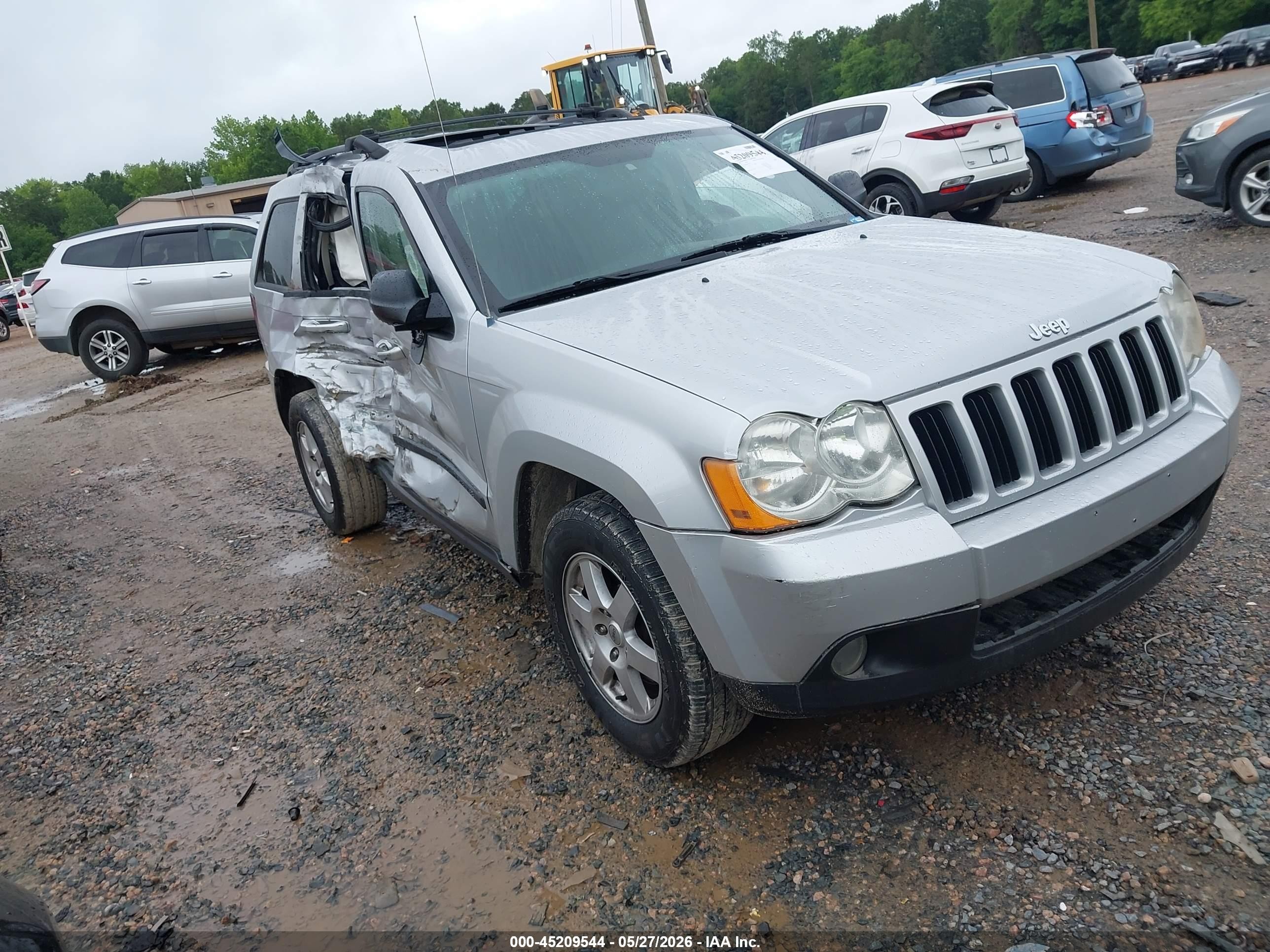 2008 Jeep Grand Cherokee Laredo, VIN 1J8GR48K98C194676 — Side