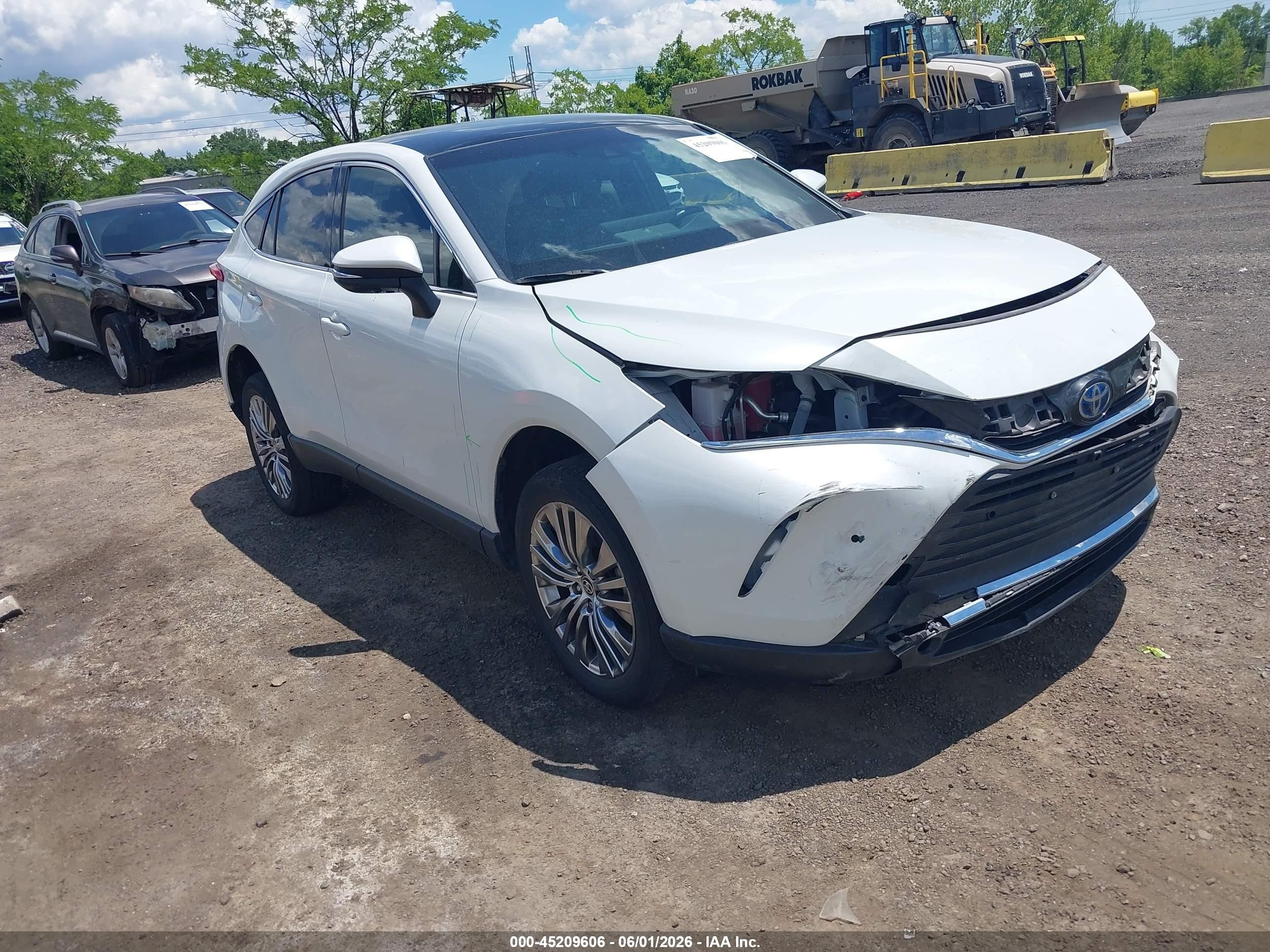 2024 Toyota Venza Limited, VIN JTEAAAAHXRJ161583 — Front end