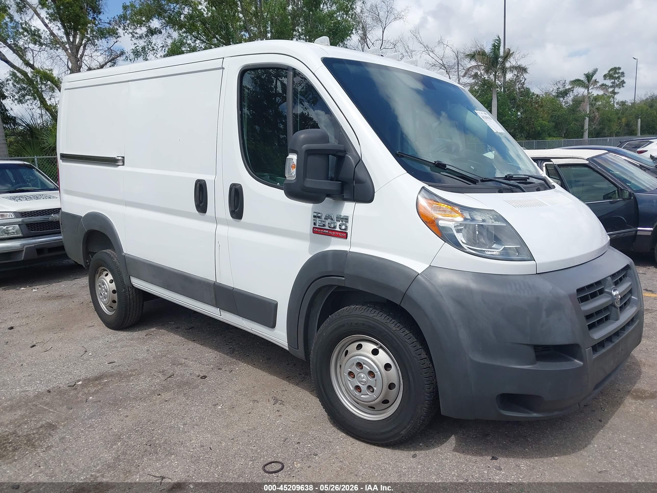 2015 Ram ProMaster Cargo, VIN 3C6TRVNG9FE516709 — Бок