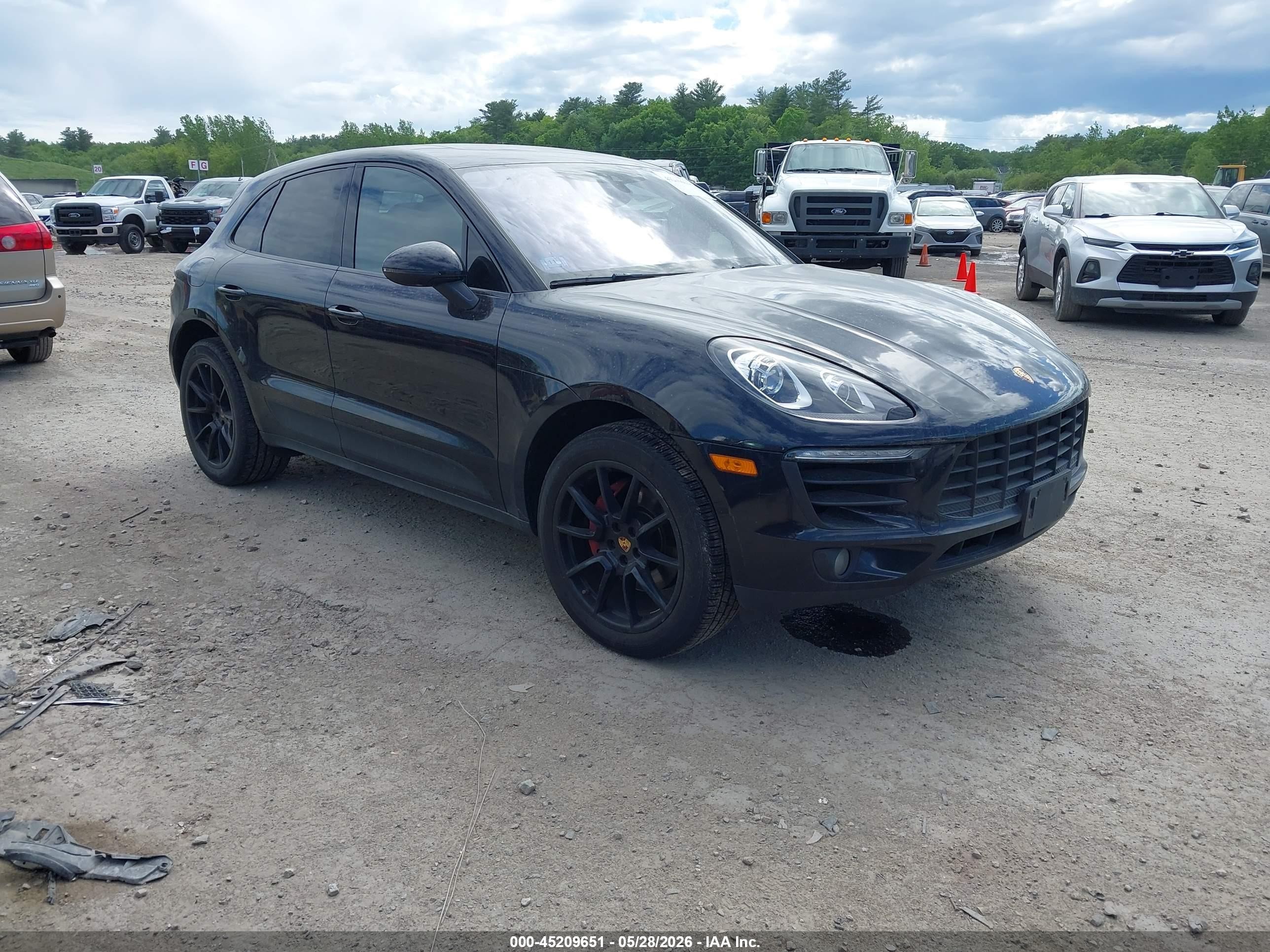 2017 Porsche Macan S, VIN WP1AB2A58HLB16155 — Rear end