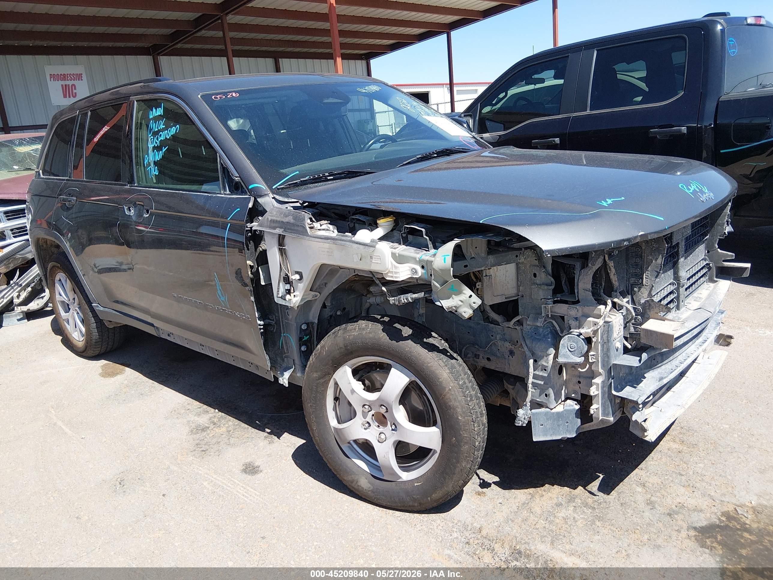 2022 Jeep Grand Cherokee Limited, VIN 1C4RJGBG6N8549167 — Front end