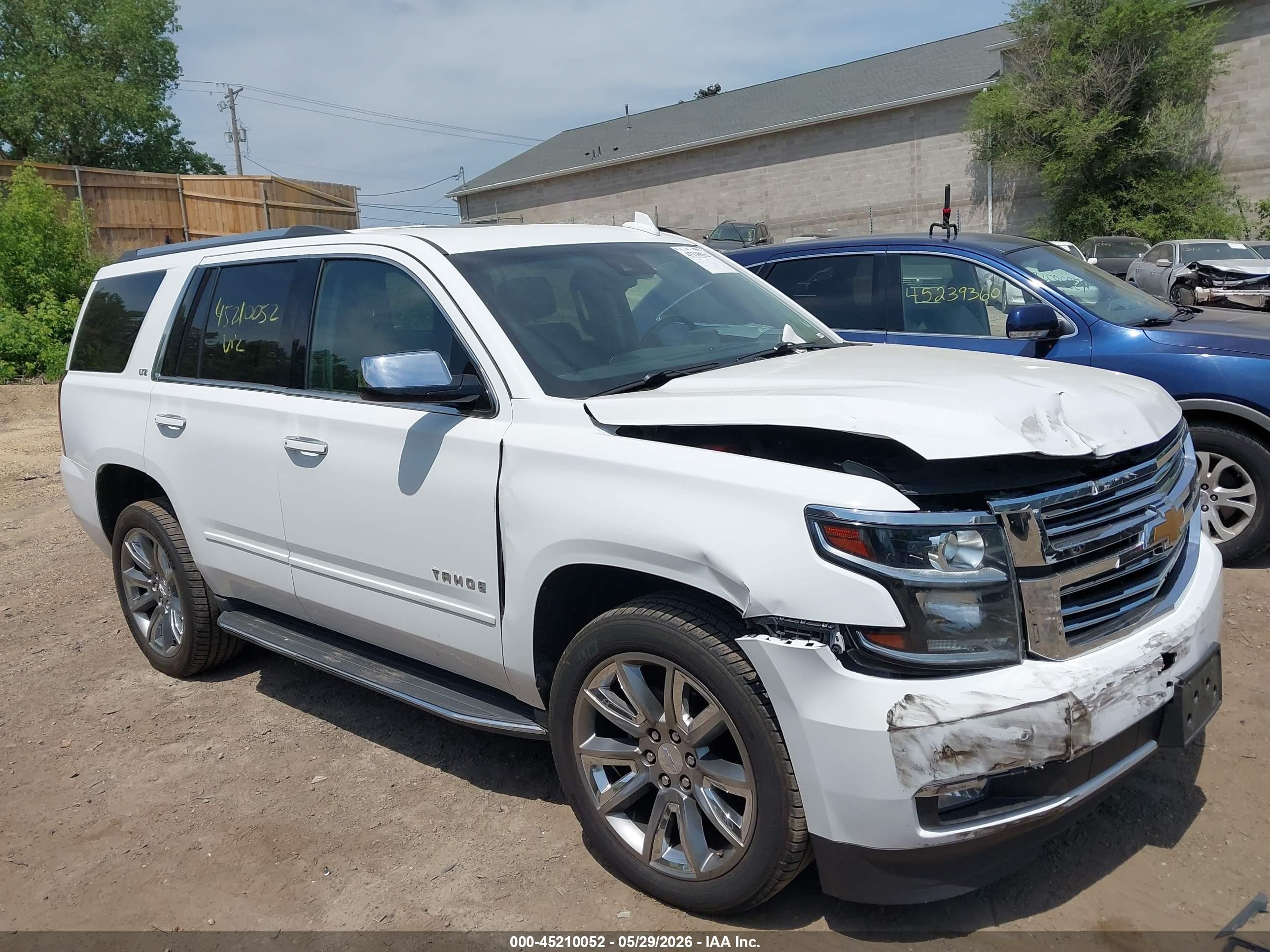 2016 Chevrolet Tahoe LTZ, VIN 1GNSKCKC5GR122930 — Front end
