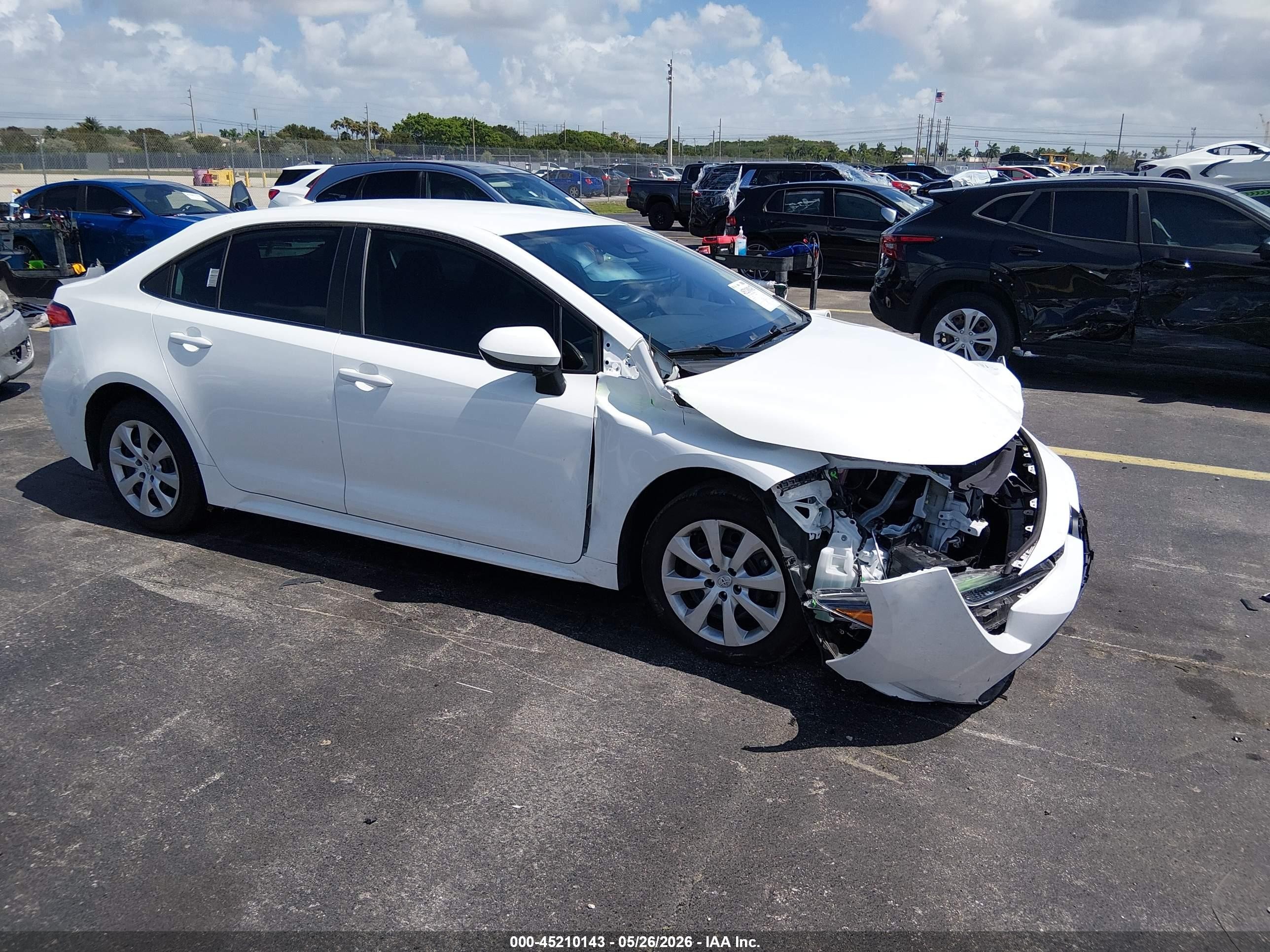 2024 Toyota Corolla LE, VIN 5YFB4MDE2RP167862 — Перед