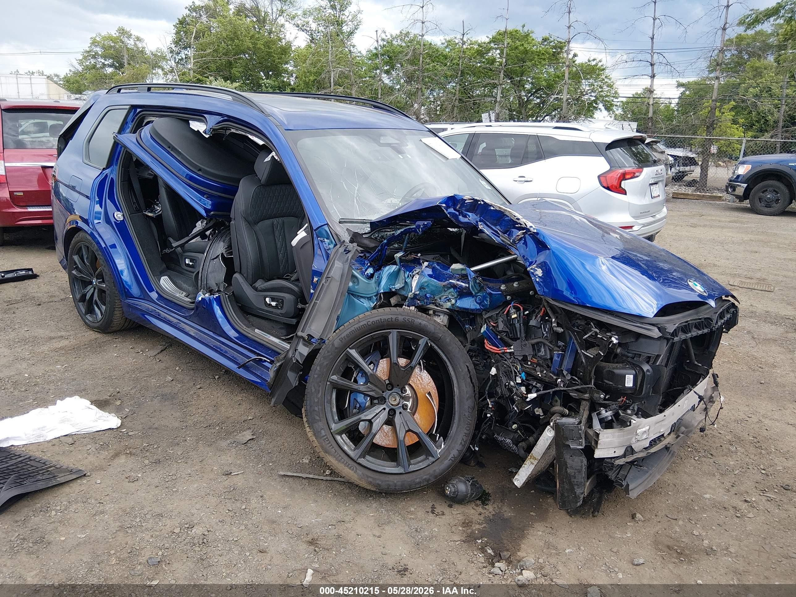 2024 BMW X7 M60i, VIN 5UX33EM00R9T36170 — Front end