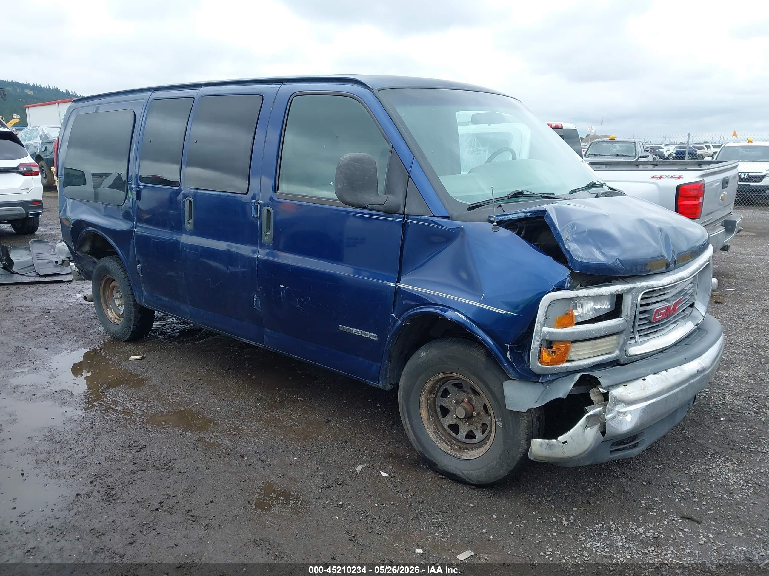 2000 GMC Savana Cargo RV Conversion, VIN 1GDFG15R7Y1179772 — Rear end