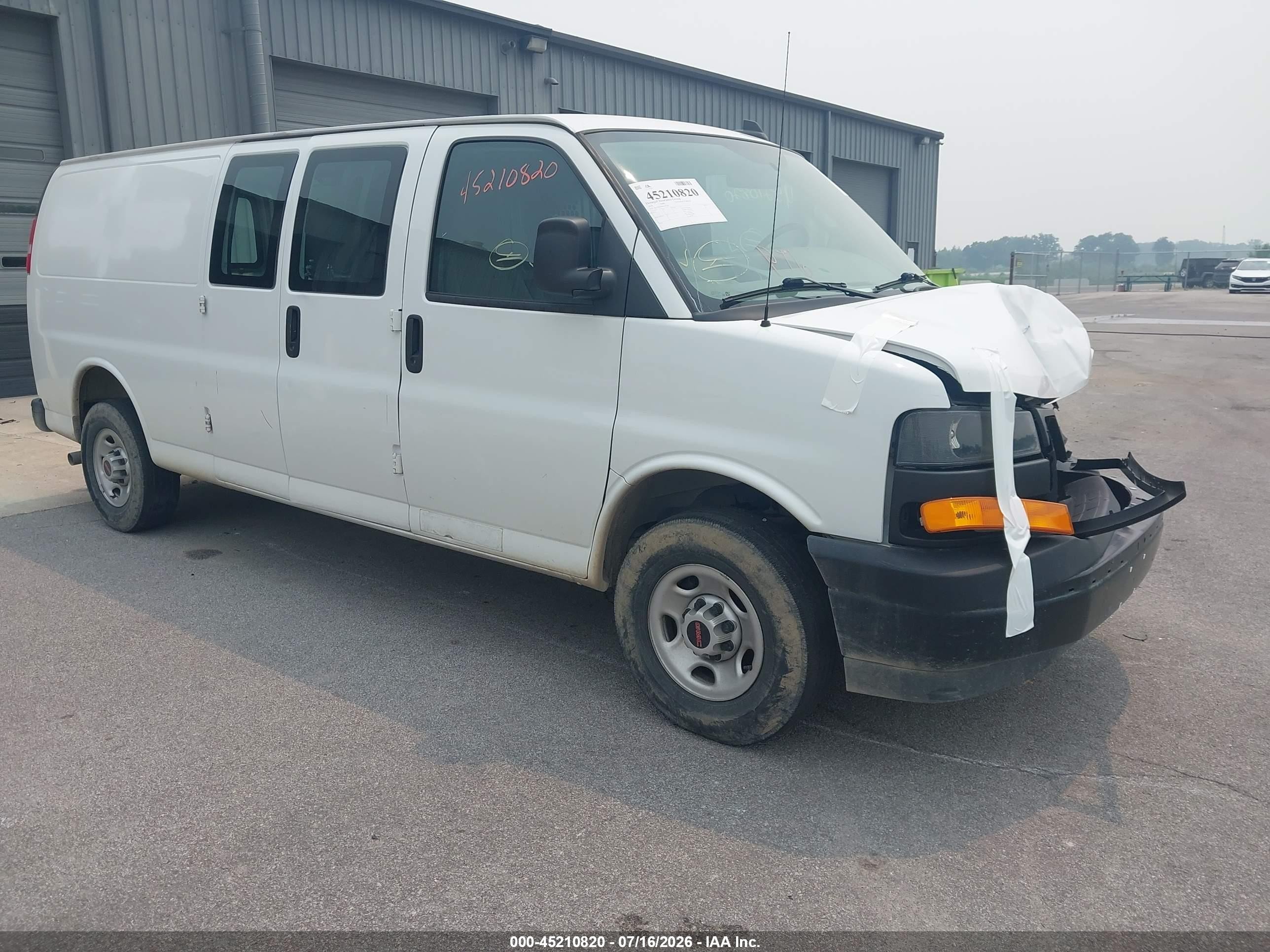2023 GMC Savana Cargo, VIN 1GTZ7HFP4P1104159 — Front end