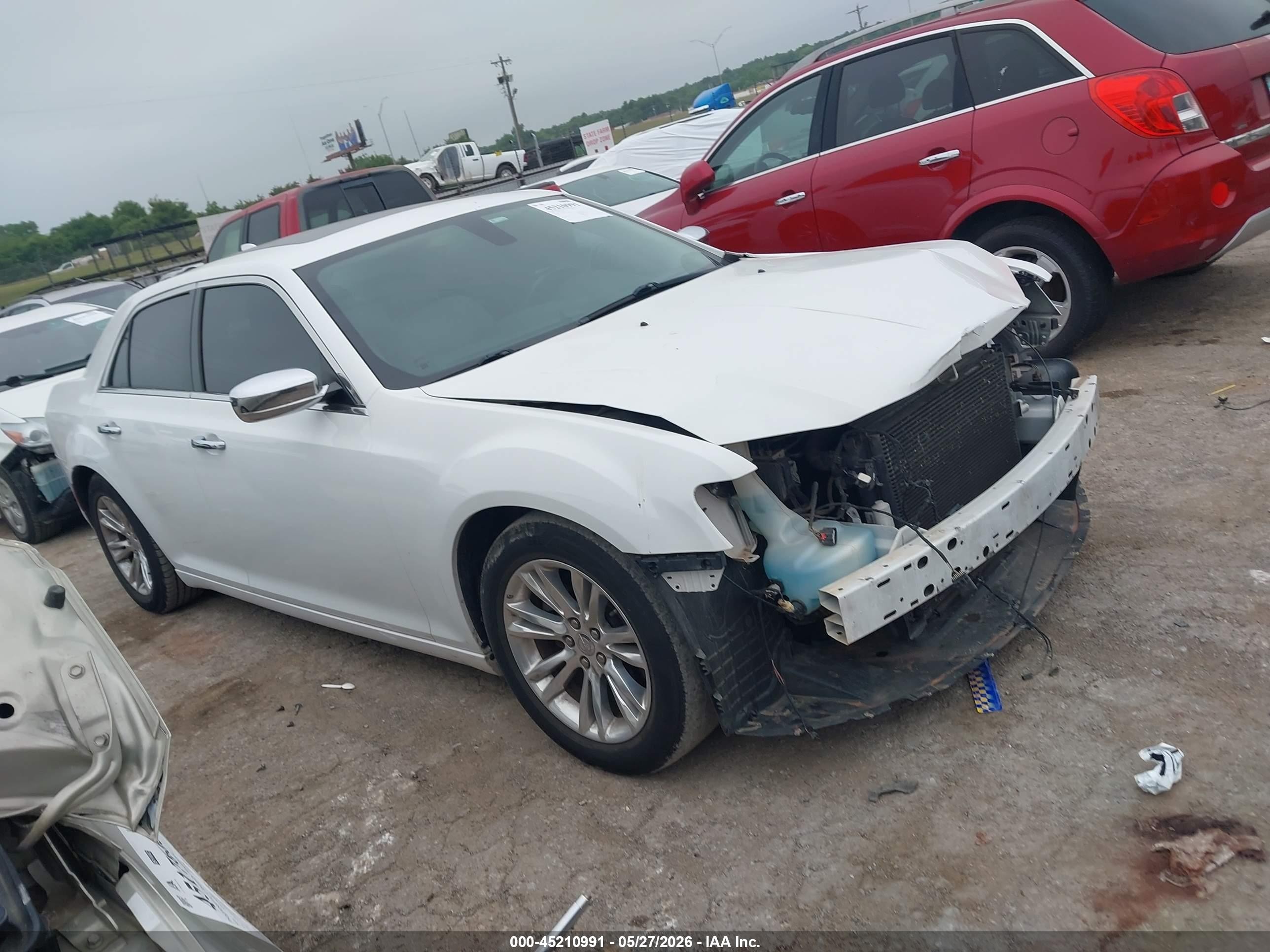 2015 Chrysler 300 C, VIN 2C3CCAEG7FH792222 — Перед