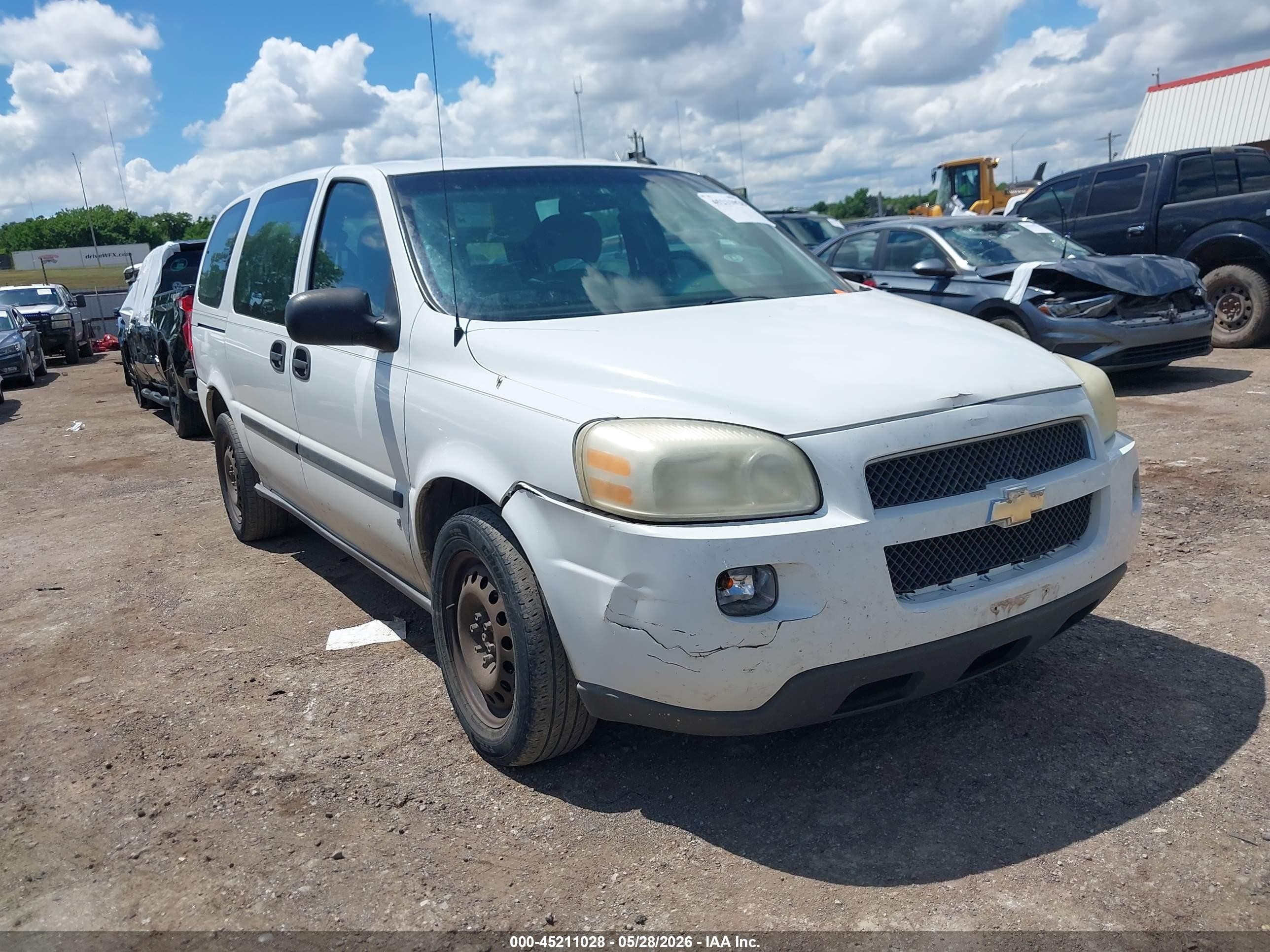 2006 Chevrolet Uplander LS Fleet, VIN 1GNDV23L76D180686 — Front end