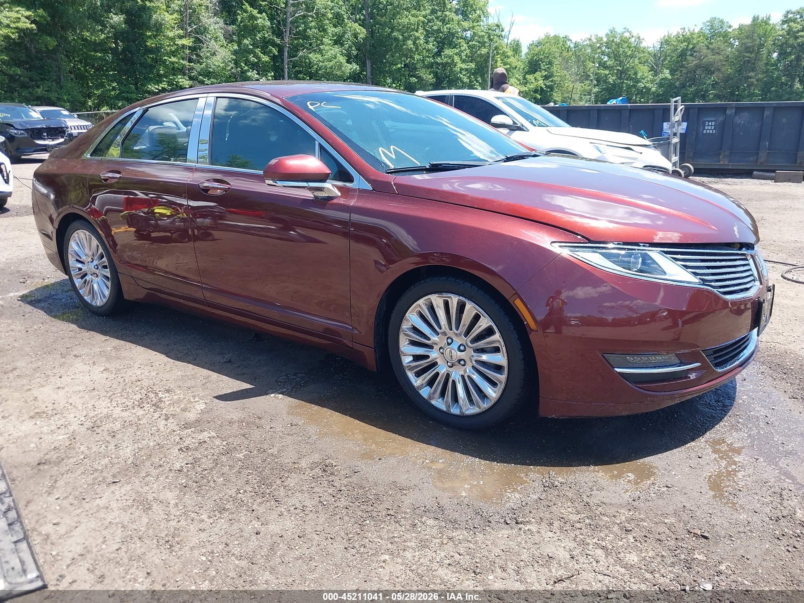 2016 Lincoln MKZ, VIN 3LN6L2G90GR626994 — Side