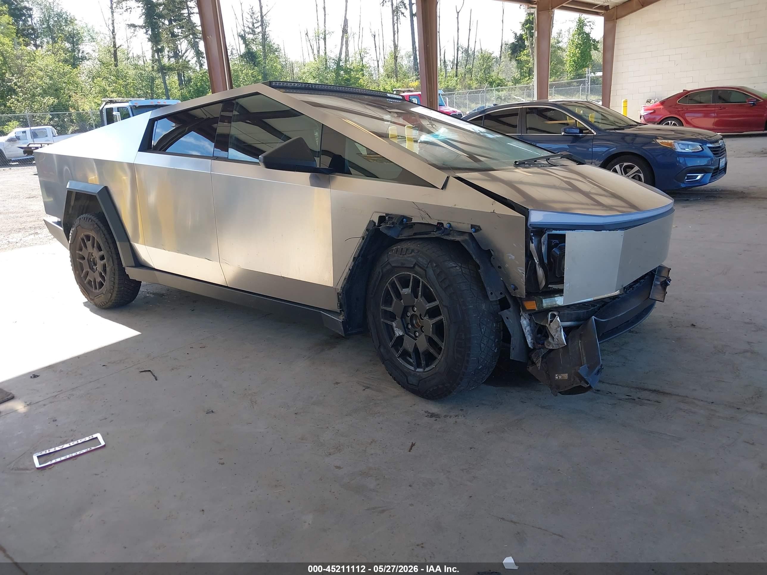 2024 Tesla Cybertruck Cyberbeast, VIN 7G2CEHEE7RA009529 — Front end