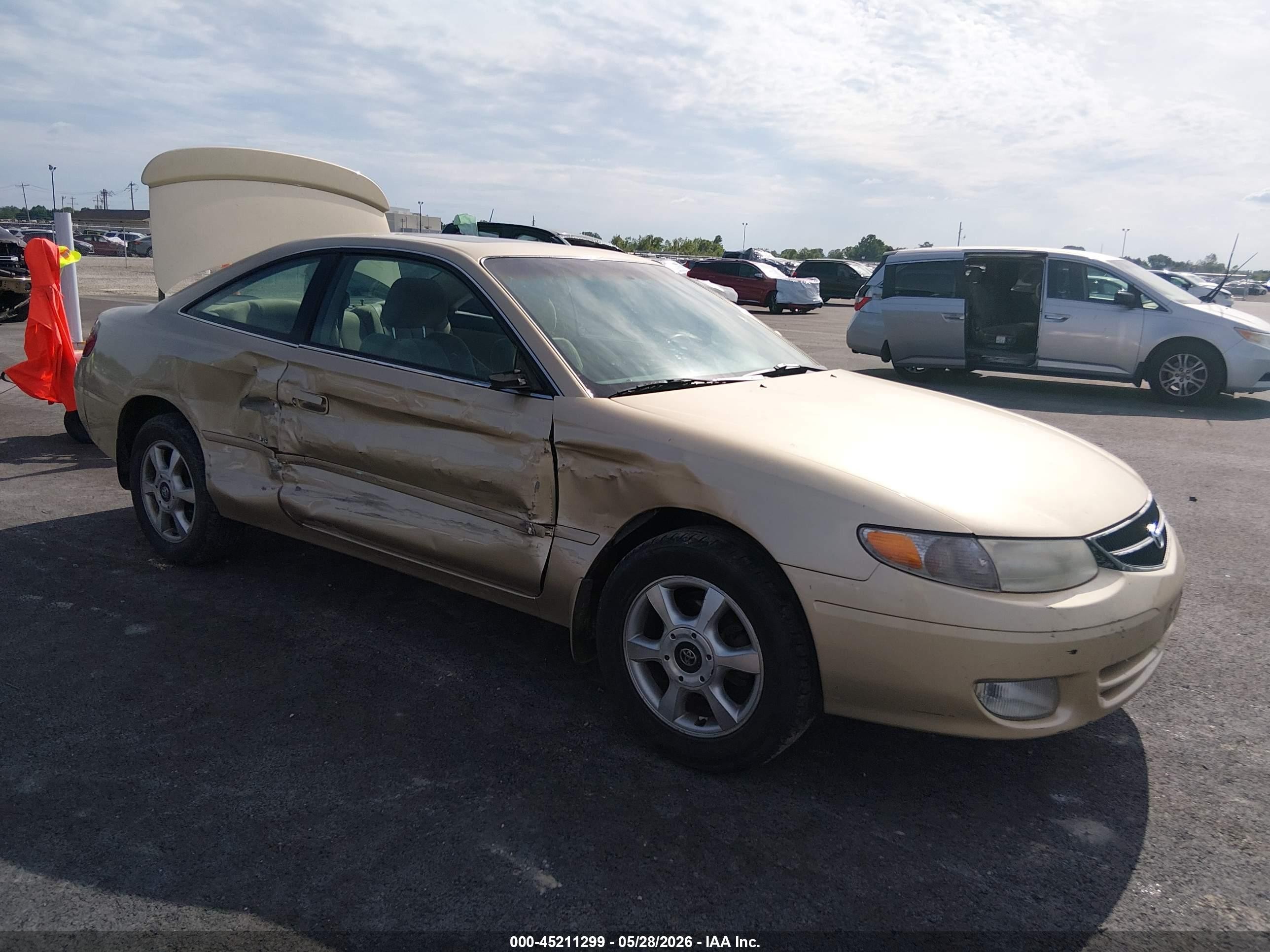 2000 Toyota Solara SLE, VIN 2T1CF22PXYC281498 — Rear end