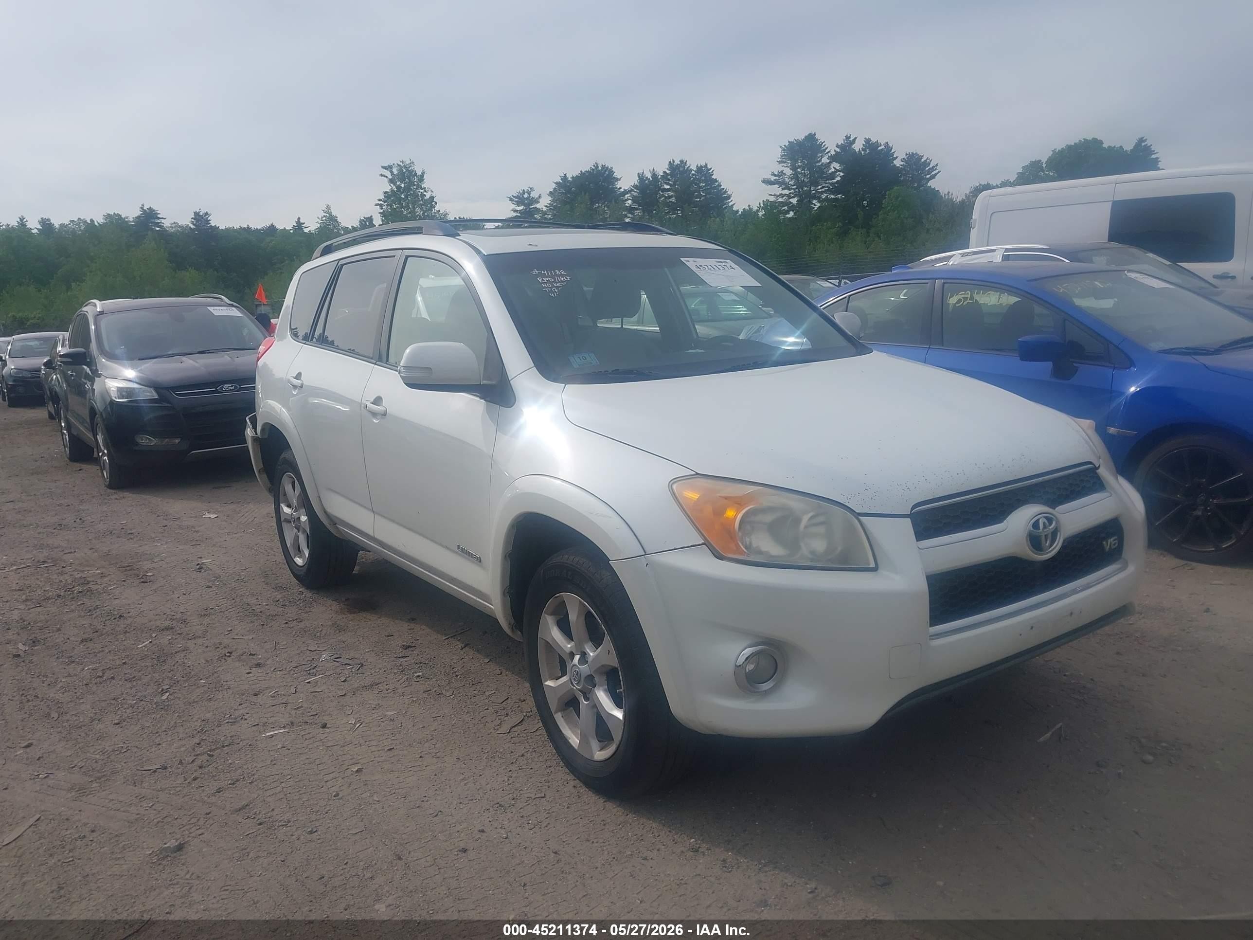 2009 Toyota RAV4 Limited, VIN JTMBK31VX95071804 — Rear end