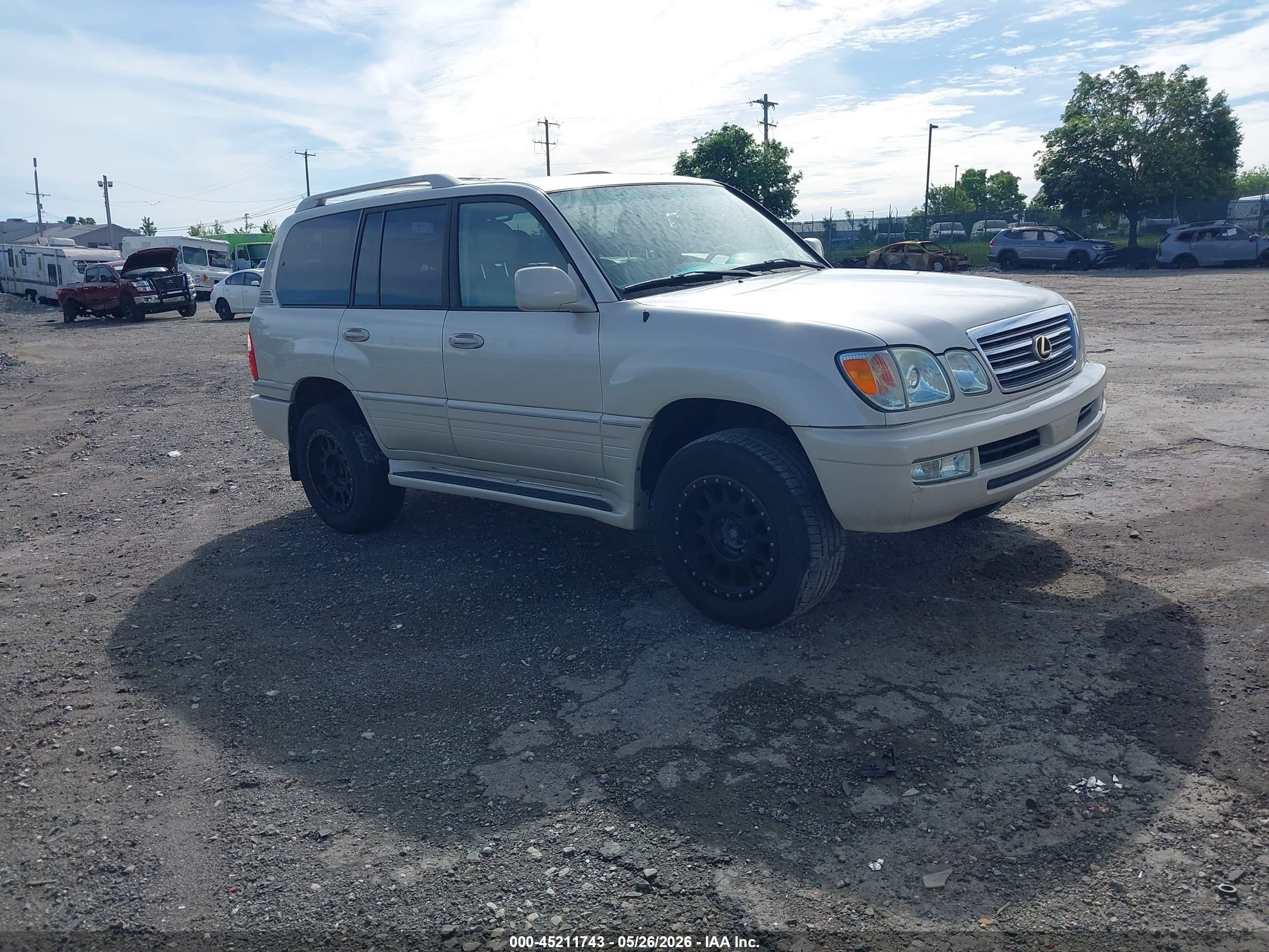 2004 Lexus LX 470, VIN JTJHT00W843536436 — Normal wear