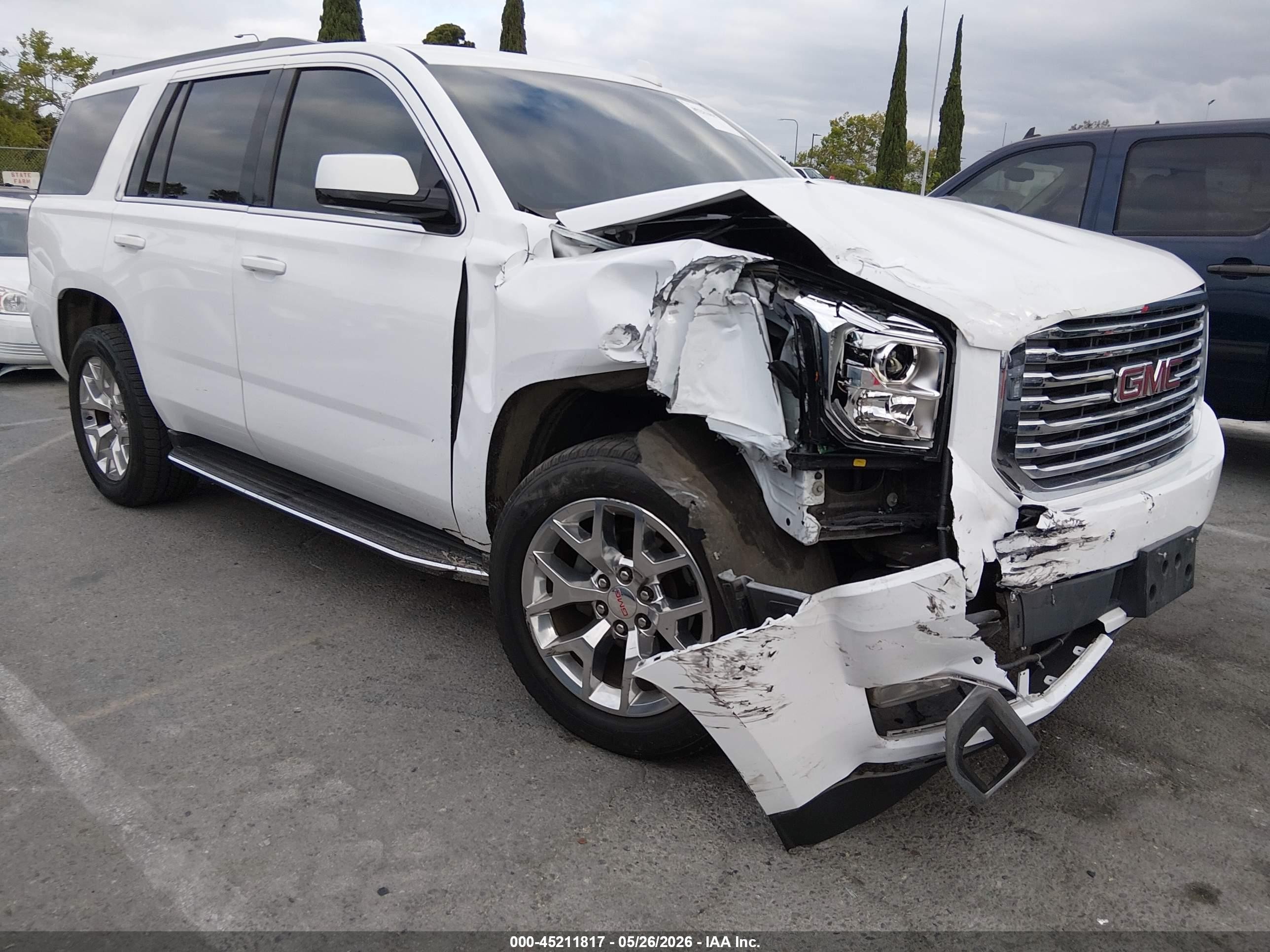 2017 GMC Yukon SLE, VIN 1GKS1AKC2HR118839 — Front end