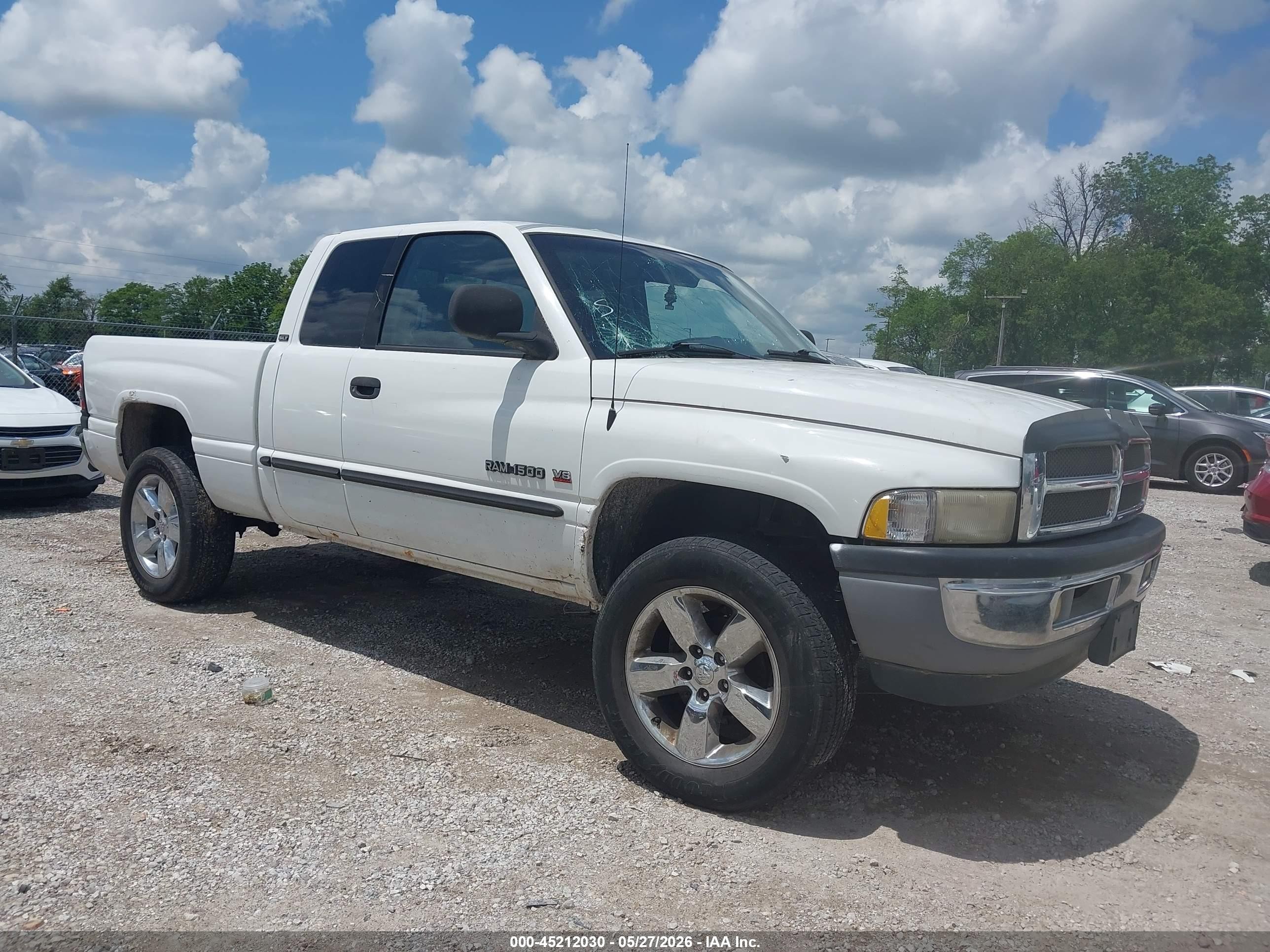 2000 Dodge 1500, VIN 3B7HF13Z2YG133450 — Град