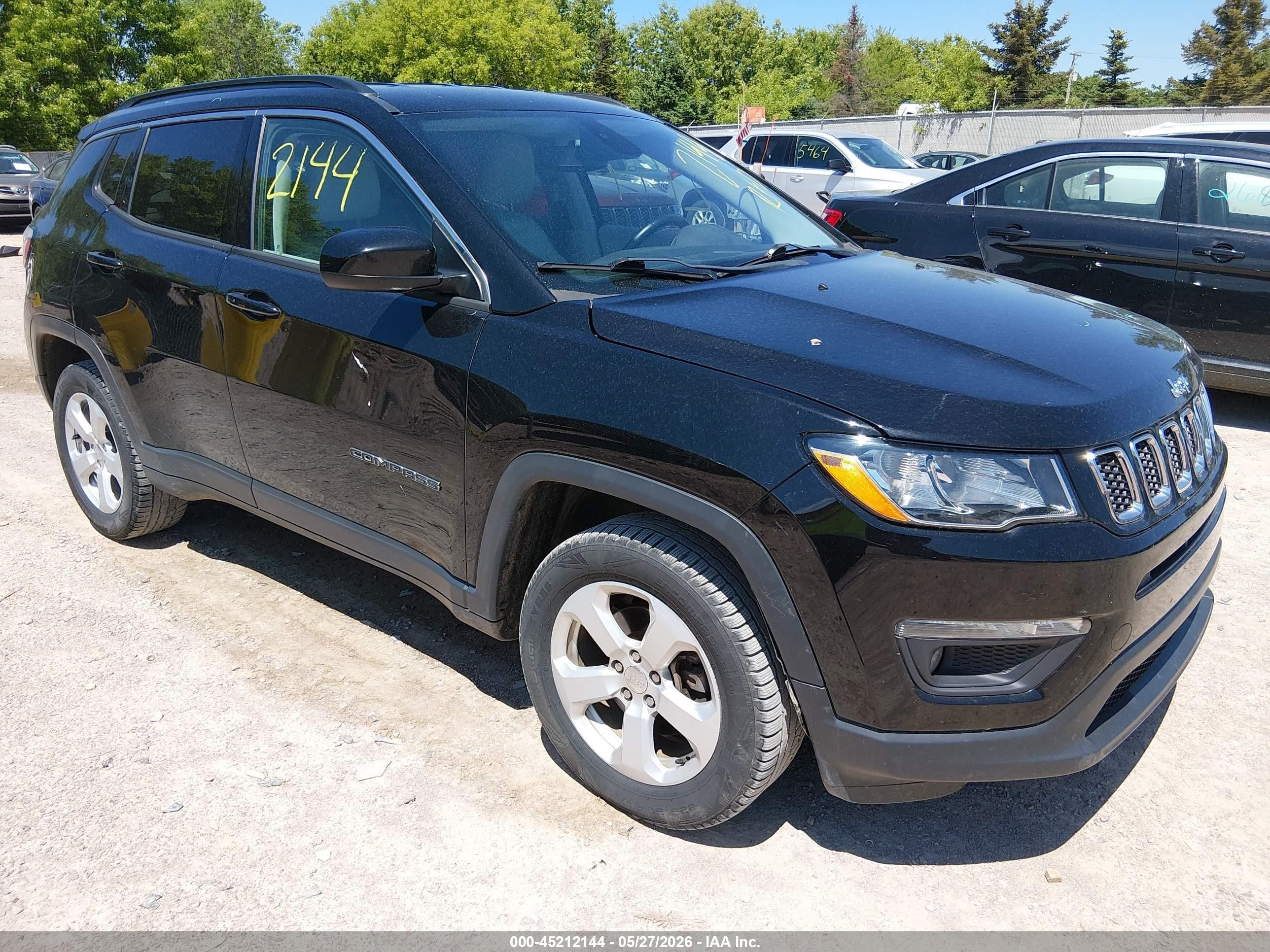 2018 Jeep Compass Latitude, VIN 3C4NJDBB3JT440436 — Front end