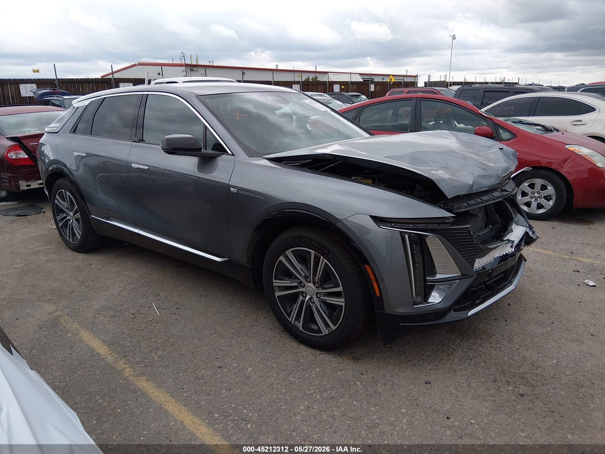 2023 Cadillac LYRIQ AWD Luxury, VIN 1GYKPPRL8PZ003139 — Front end