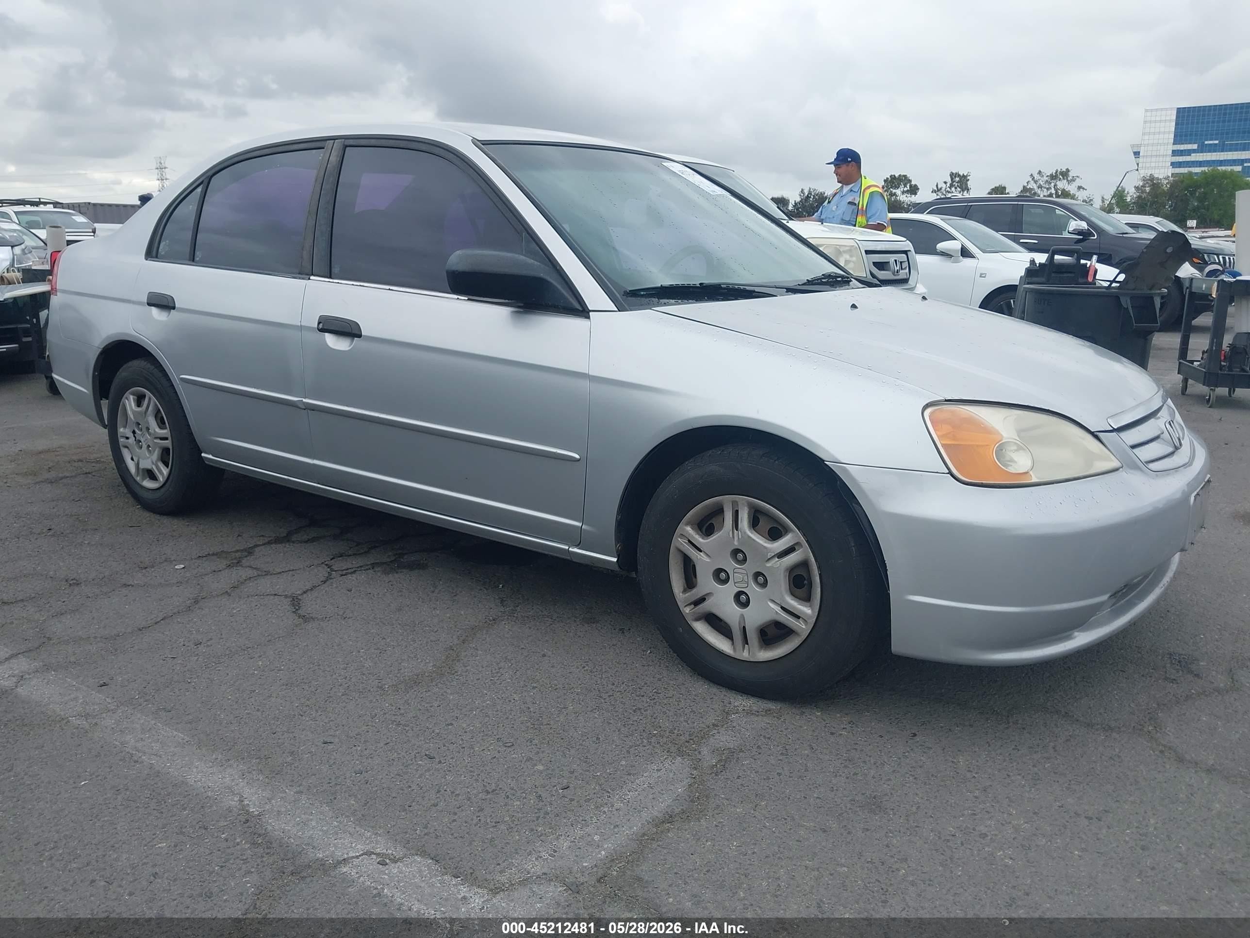 2001 Honda Civic LX, VIN 2HGES16521H596252 — Rear end