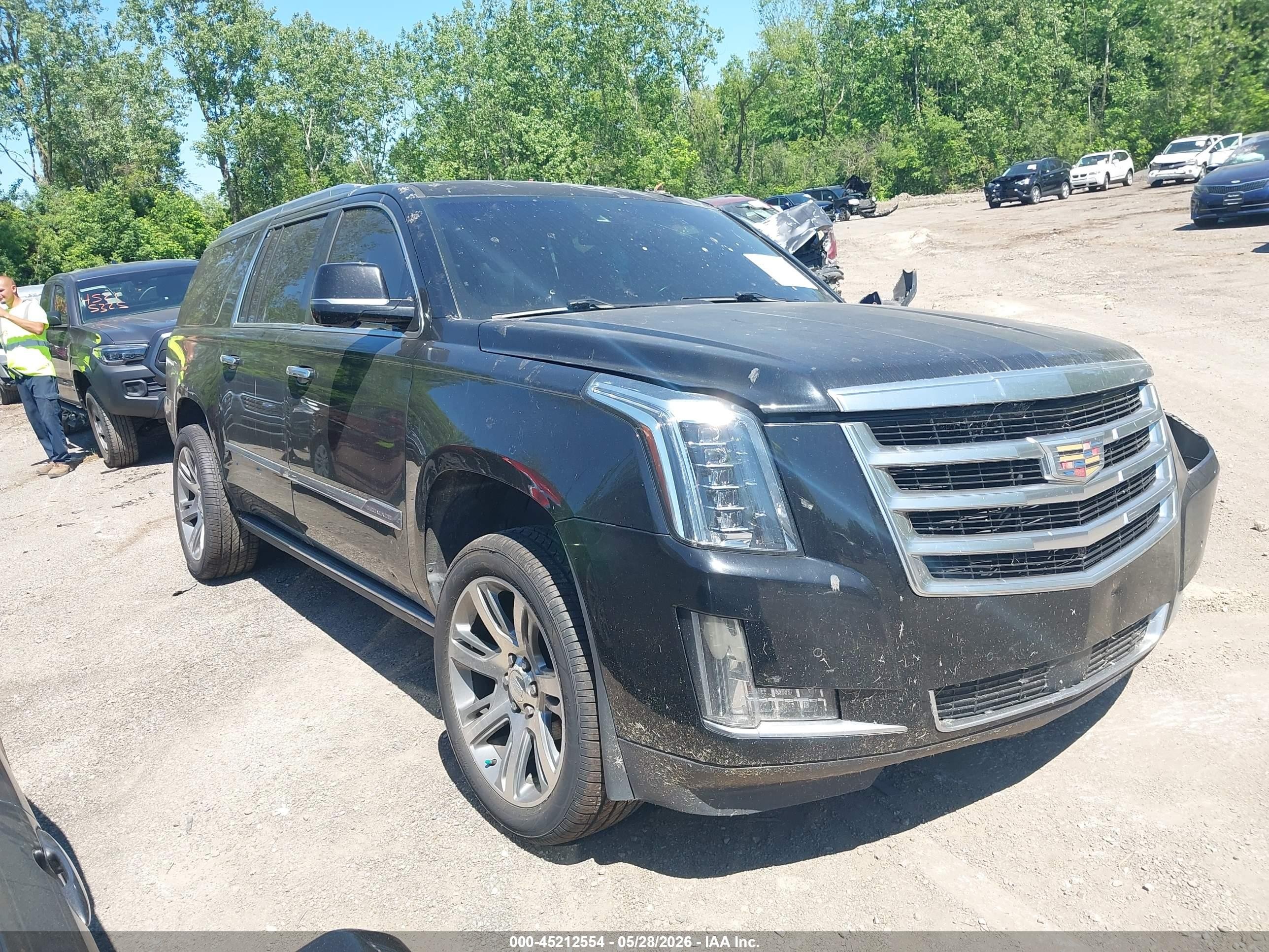 2015 Cadillac Escalade ESV Premium, VIN 1GYS4TKJ0FR690089 — Side