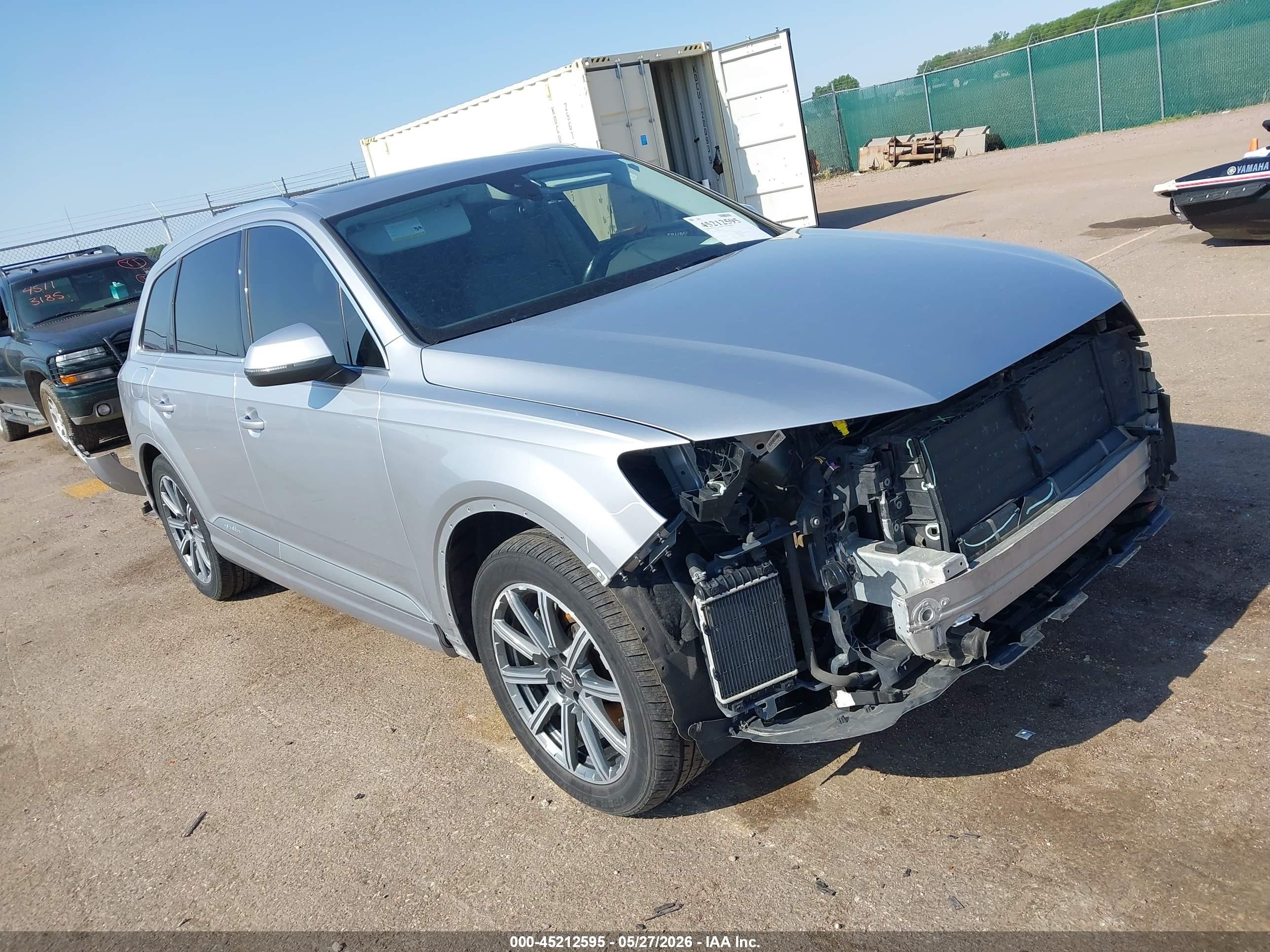 2017 Audi Q7 Premium Plus, VIN WA1LAAF7XHD048012 — Front end