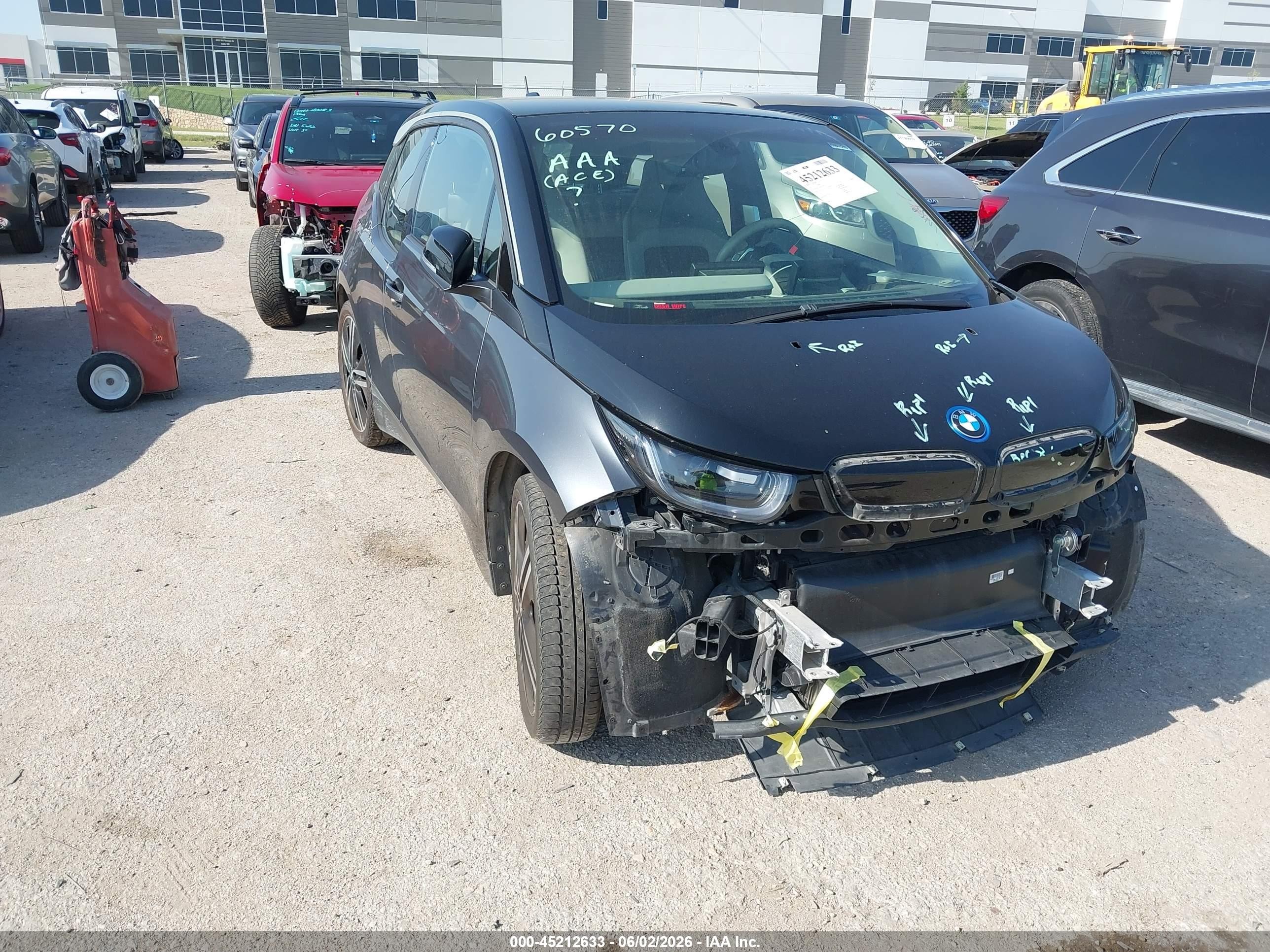 2019 BMW i3, VIN WBY8P2C56K7D24745 — Перед