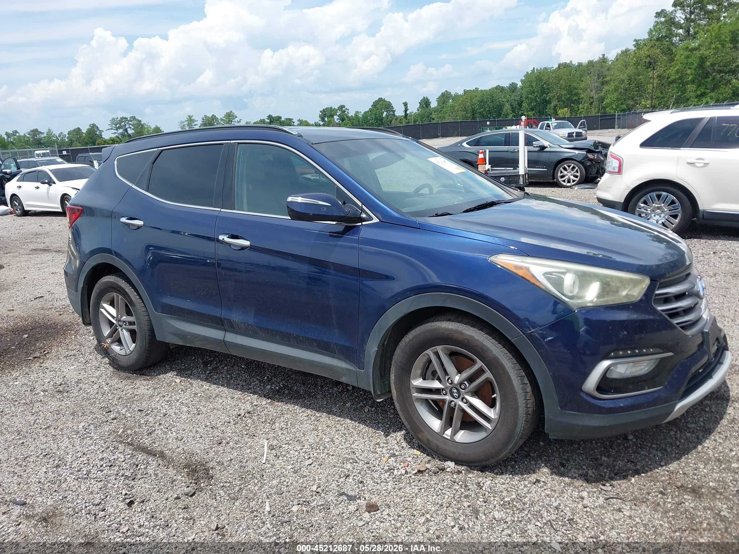 2017 Hyundai Santa Fe 2.4L, VIN 5XYZU3LB8HG456778 — Front end
