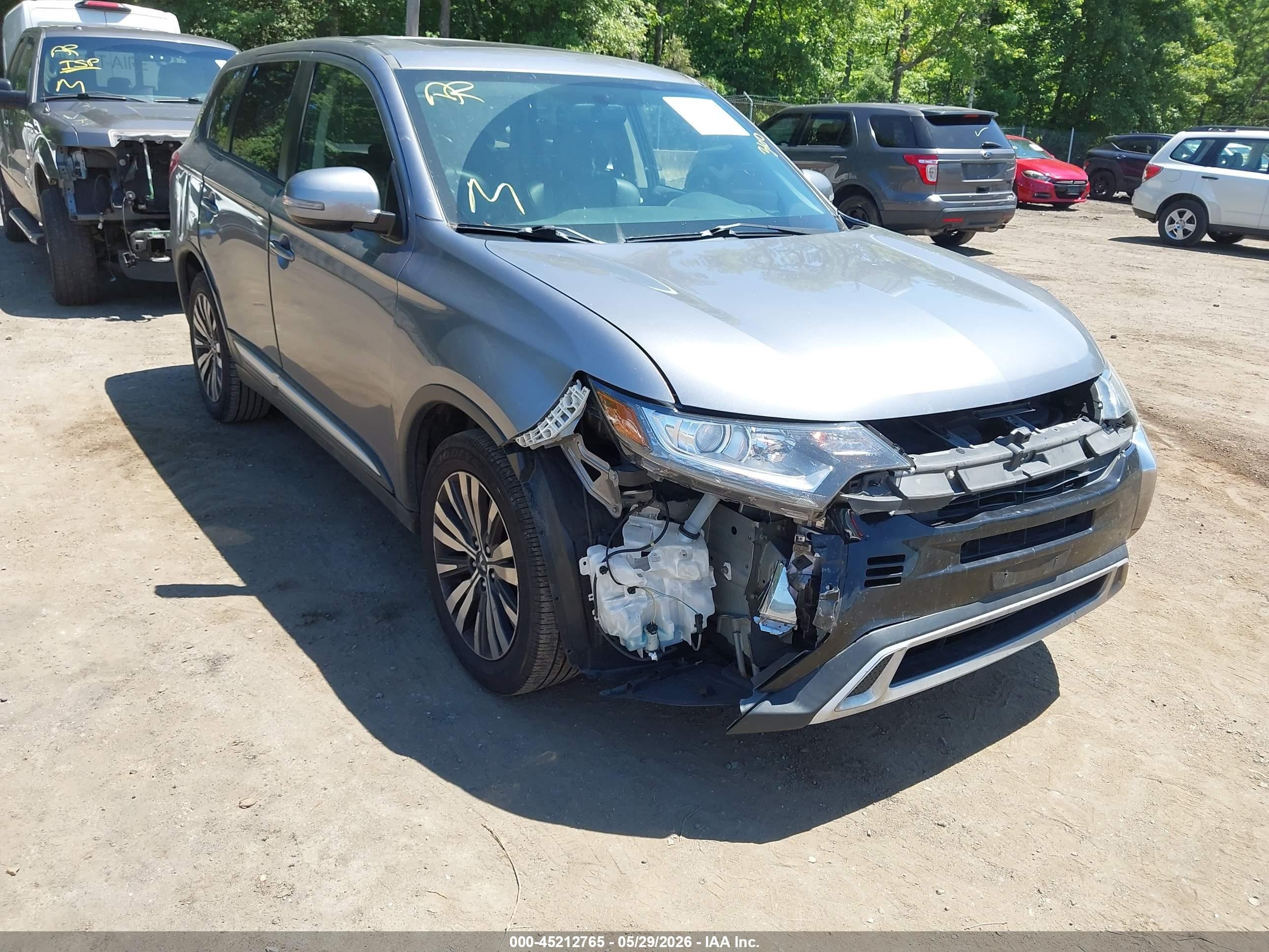 2019 Mitsubishi Outlander SE, VIN JA4AD3A34KZ004970 — Front end