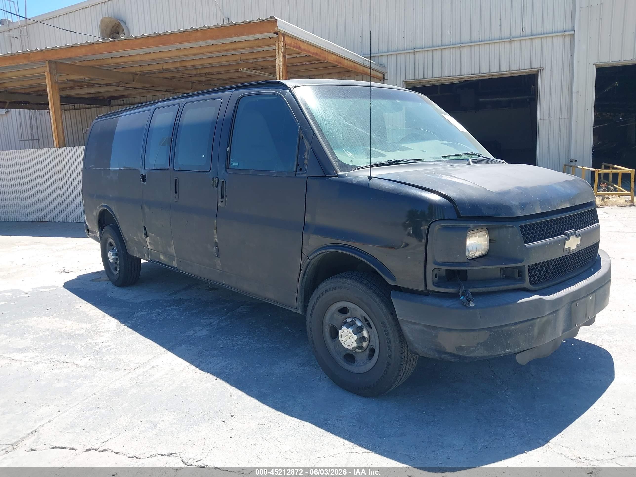 2010 Chevrolet Express 2500, VIN 1GCZGGBA5A1164924 — Side