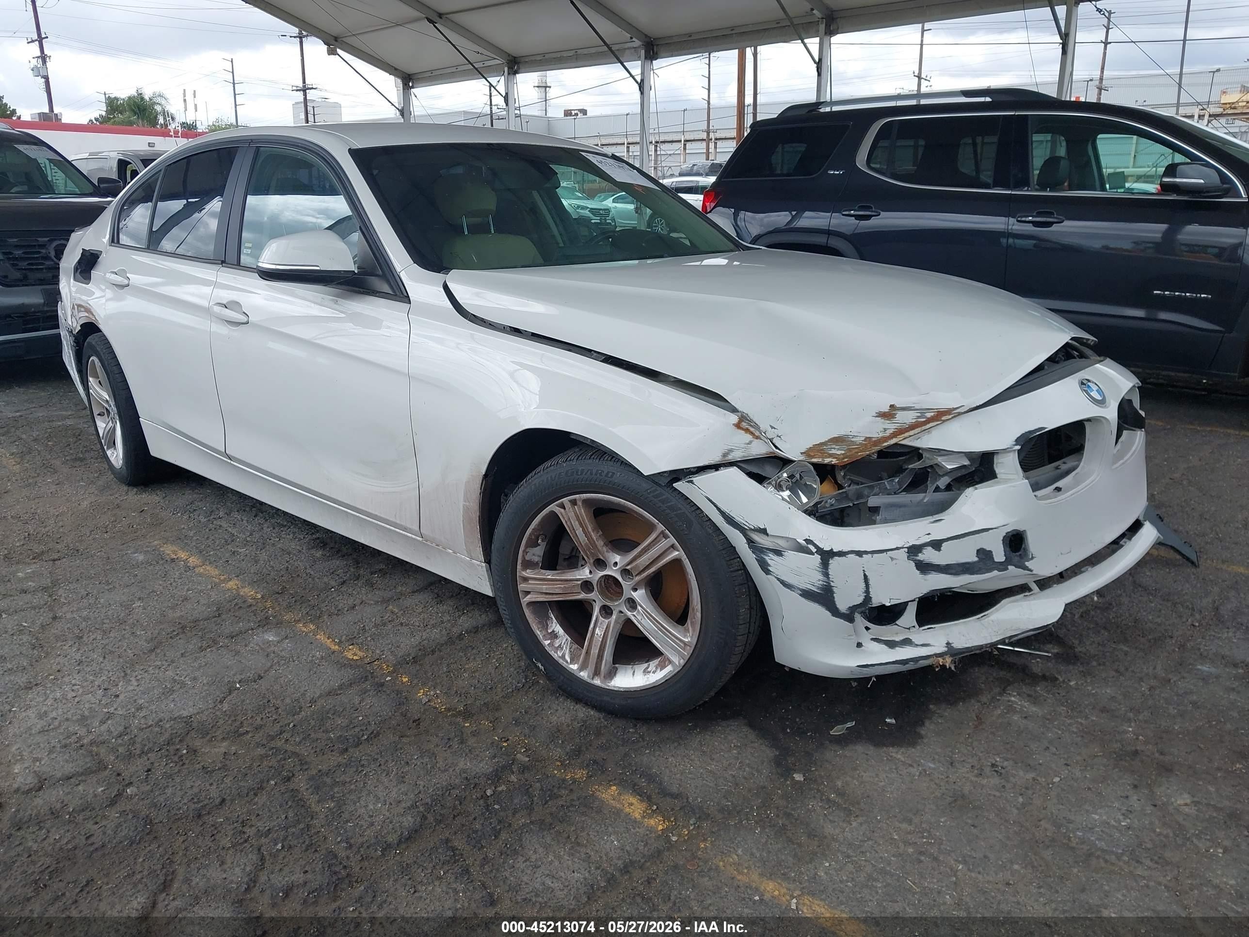 2014 BMW 3 Series 320i, VIN WBA3B1C51EP679261 — Front end