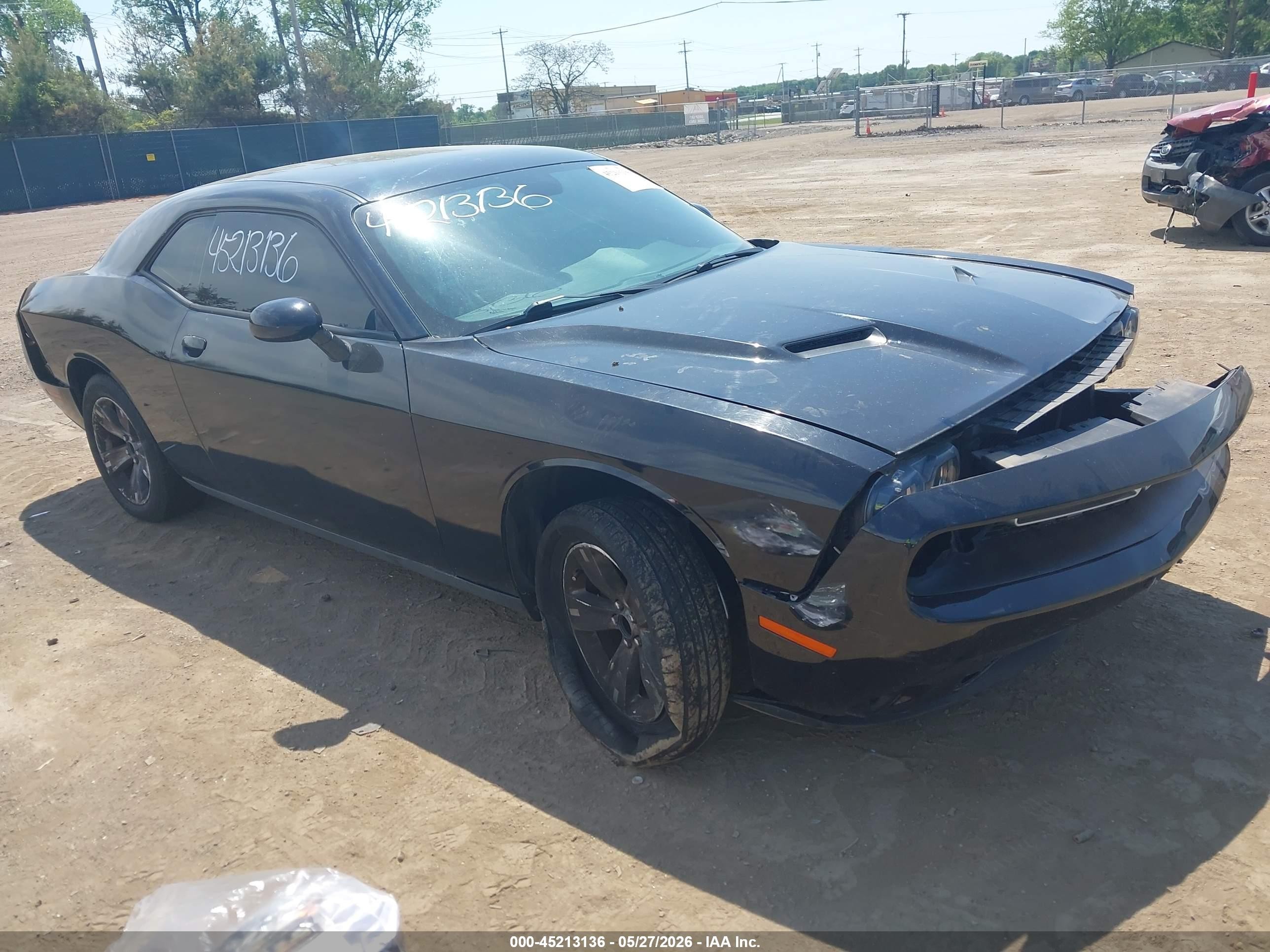 2017 Dodge Challenger SXT, VIN 2C3CDZAG7HH550602 — Front end