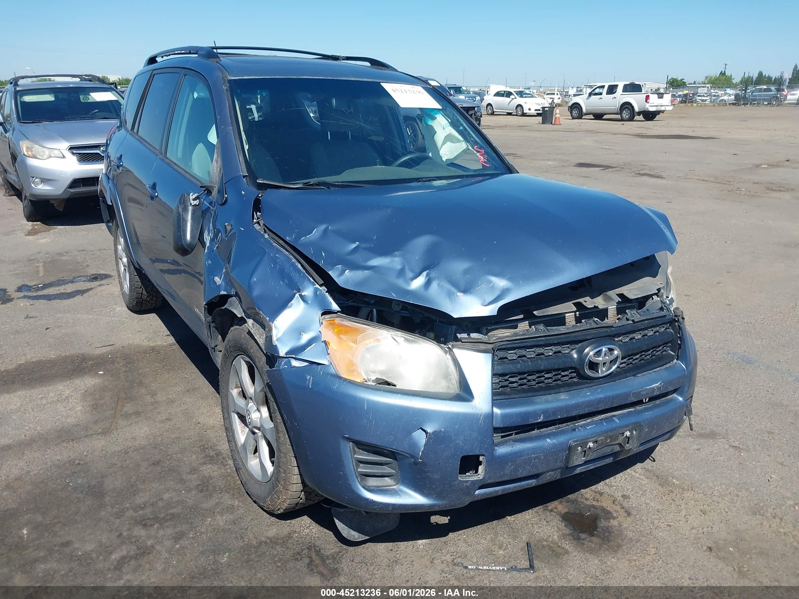 2012 Toyota RAV4, VIN 2T3BF4DV1CW218226 — Бок