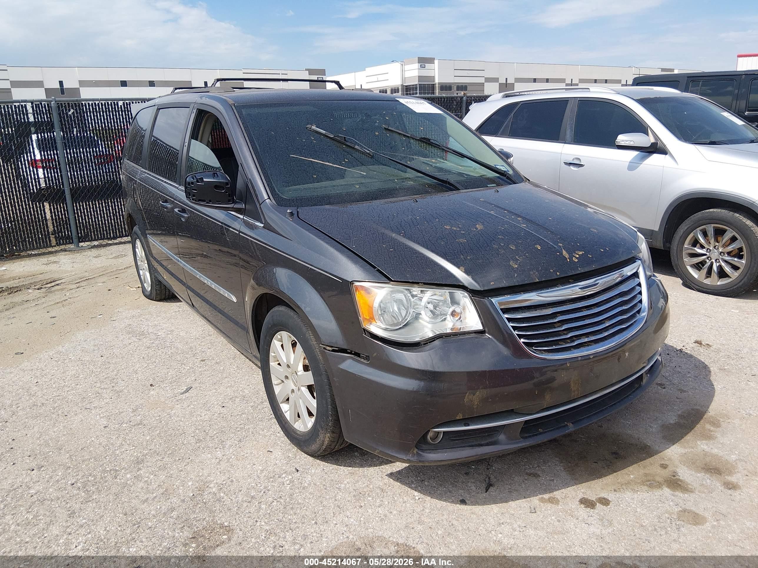 2016 Chrysler Town & Country Touring, VIN 2C4RC1BG7GR213459 — Normal wear