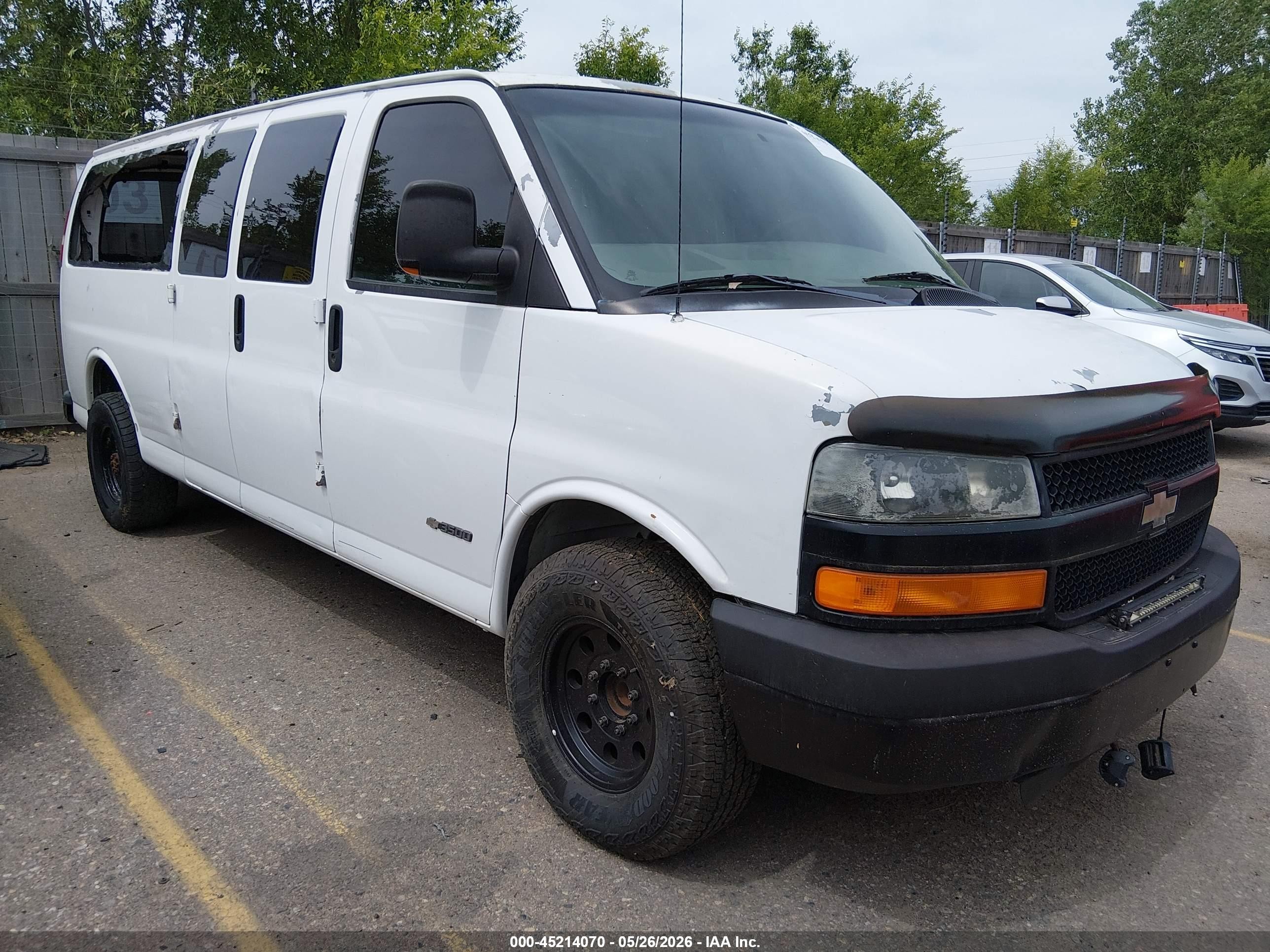 2004 Chevrolet Express Passenger, VIN 1GAHG39U341244255 — Normal wear
