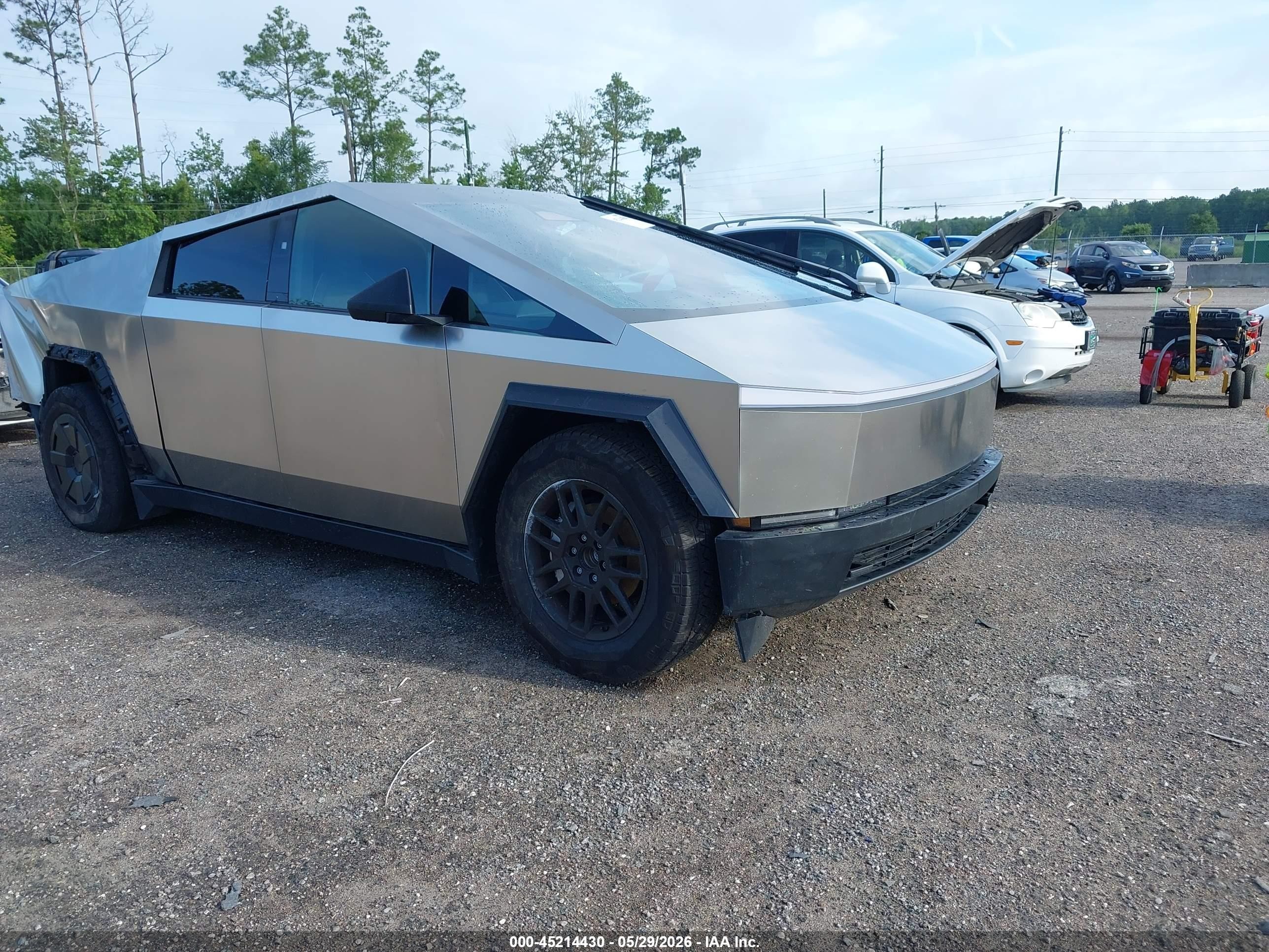 2024 Tesla Cybertruck, VIN 7G2CEHED5RA056940 — Rear end