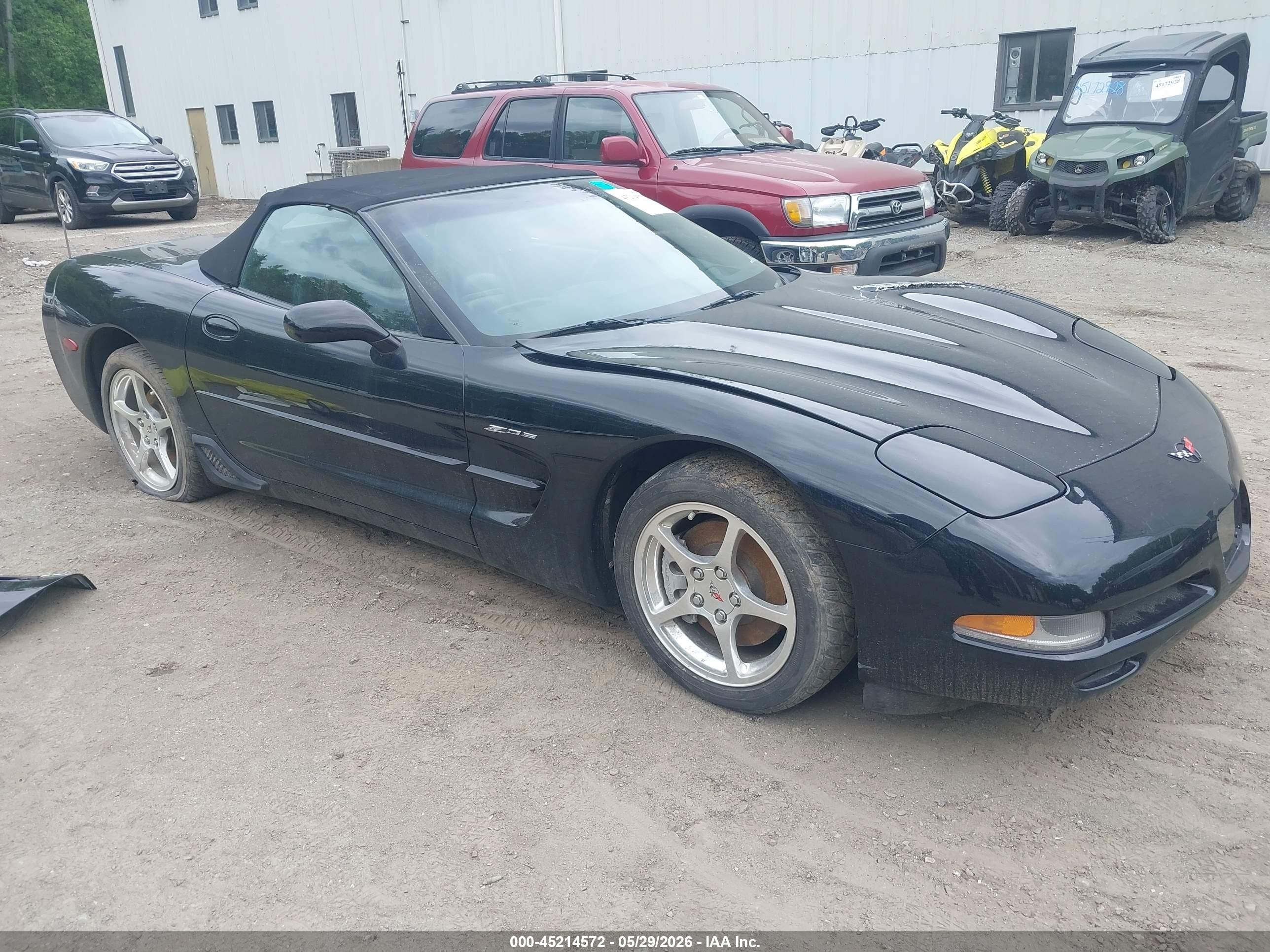 2000 Chevrolet Corvette, VIN 1G1YY32G8Y5106680 — Side