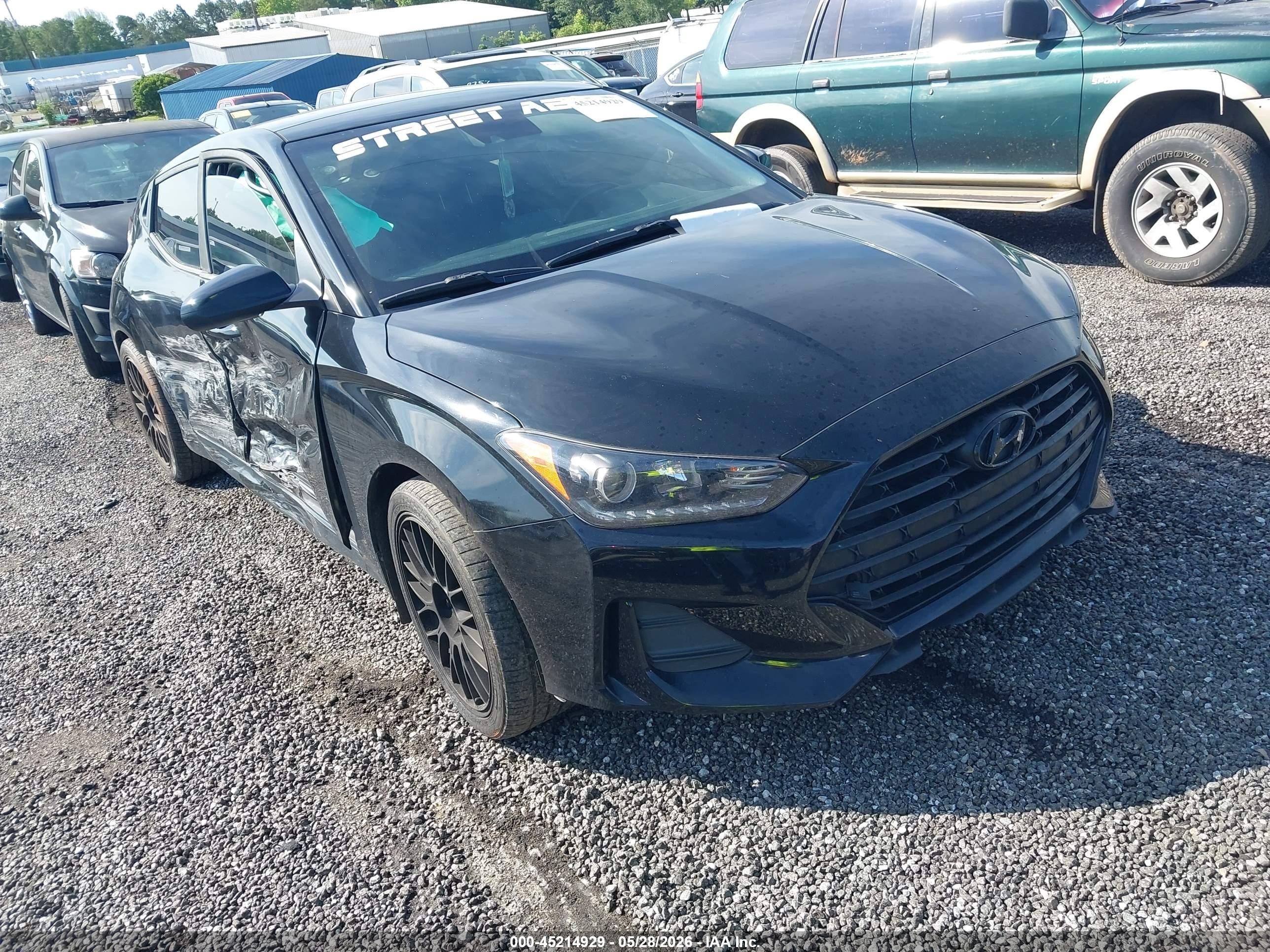 2020 Hyundai Veloster Premium, VIN KMHTG6AF0LU029974 — Бок