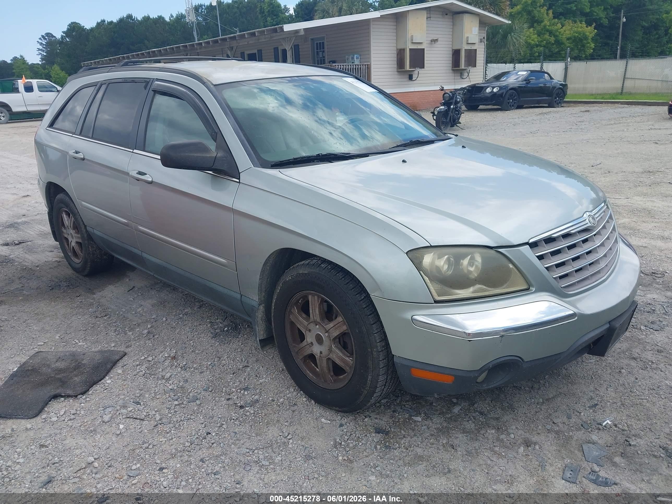 2004 Chrysler Pacifica, VIN 2C8GF68464R597317 — Normal wear