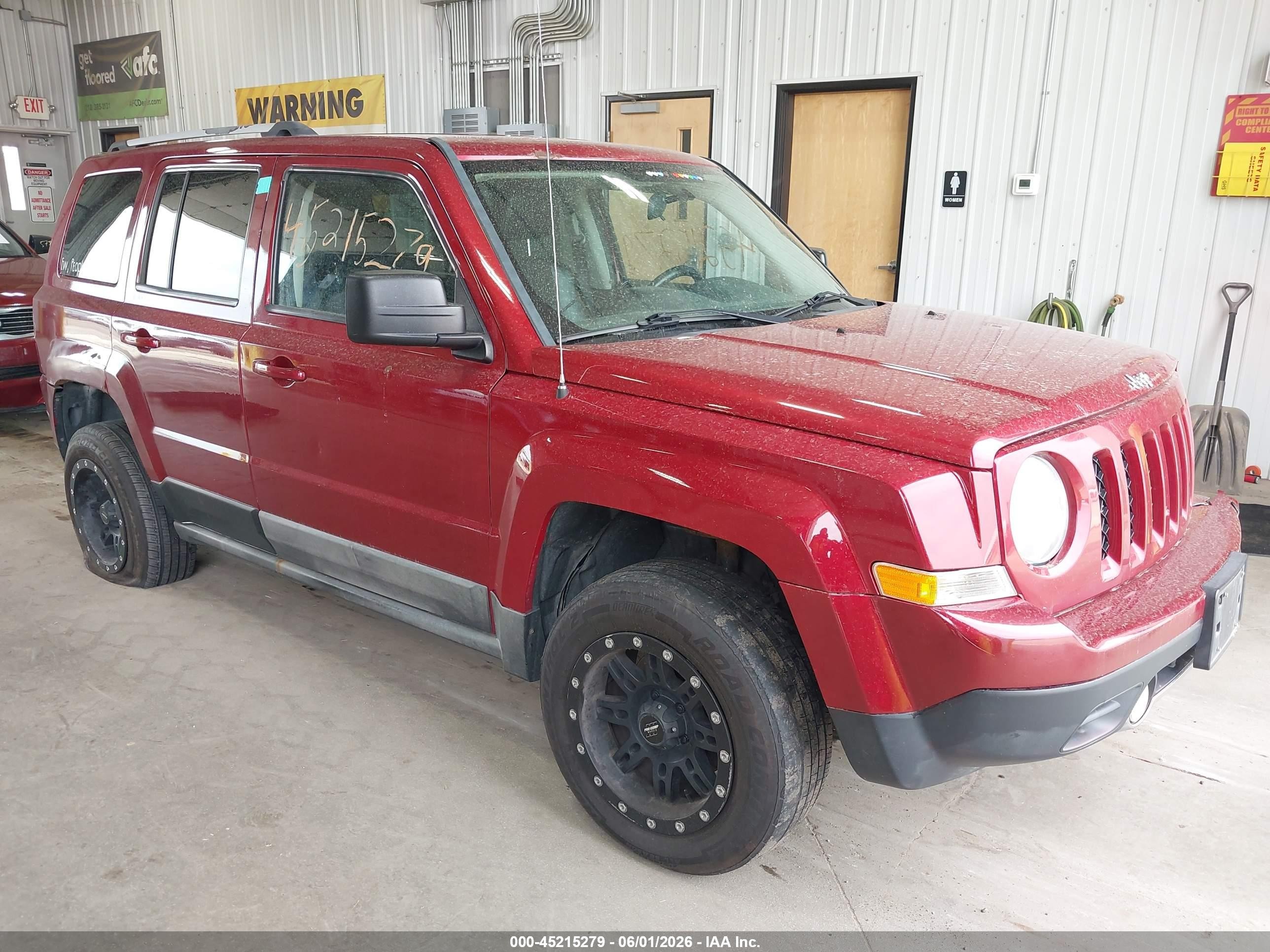 2011 Jeep Patriot Latitude X, VIN 1J4NF4GB3BD127253 — Front end