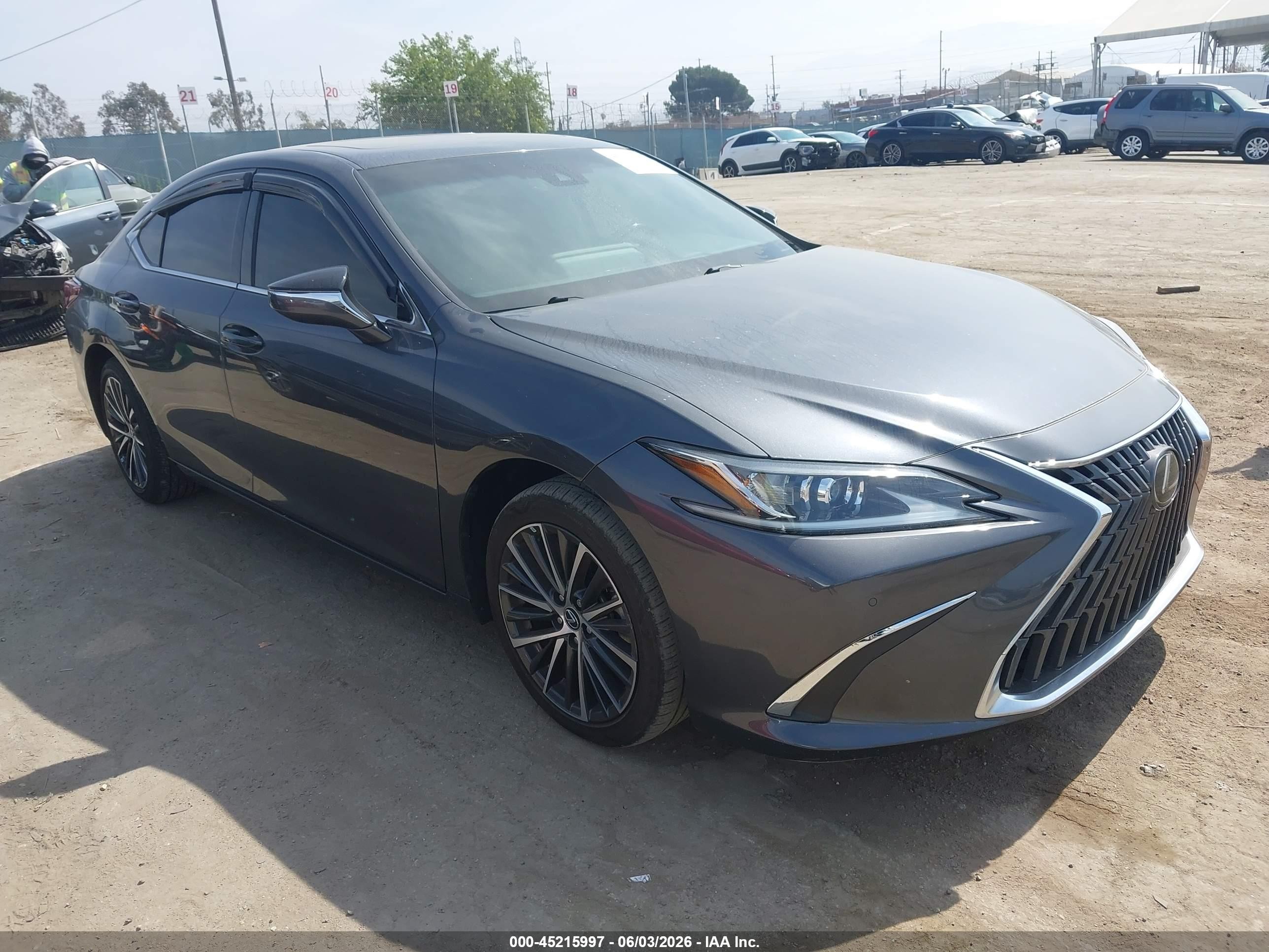 2022 Lexus ES 350, VIN 58ADZ1B12NU127162 — Side