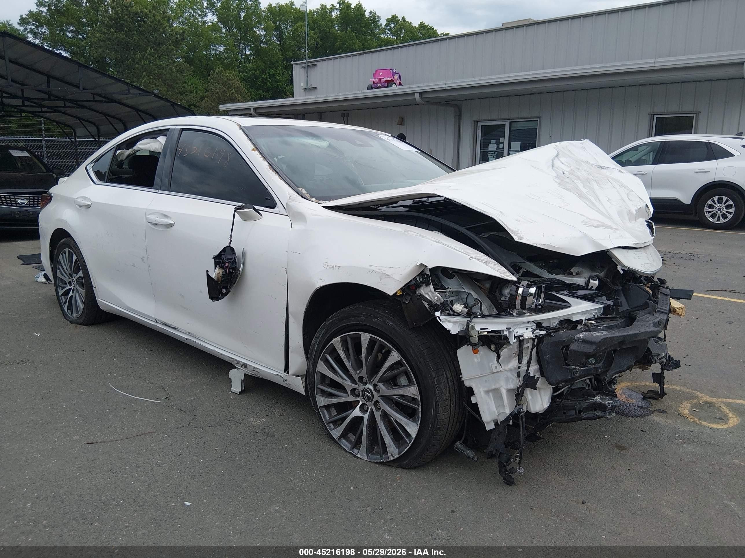 2021 Lexus ES 250, VIN 58AD11D16MU004581 — Front end