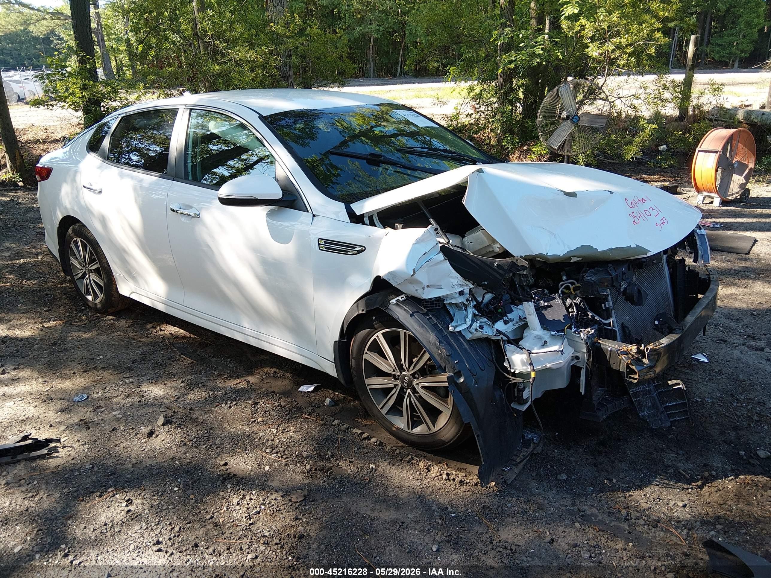 2019 Kia Optima LX, VIN 5XXGT4L3XKG354760 — Front end